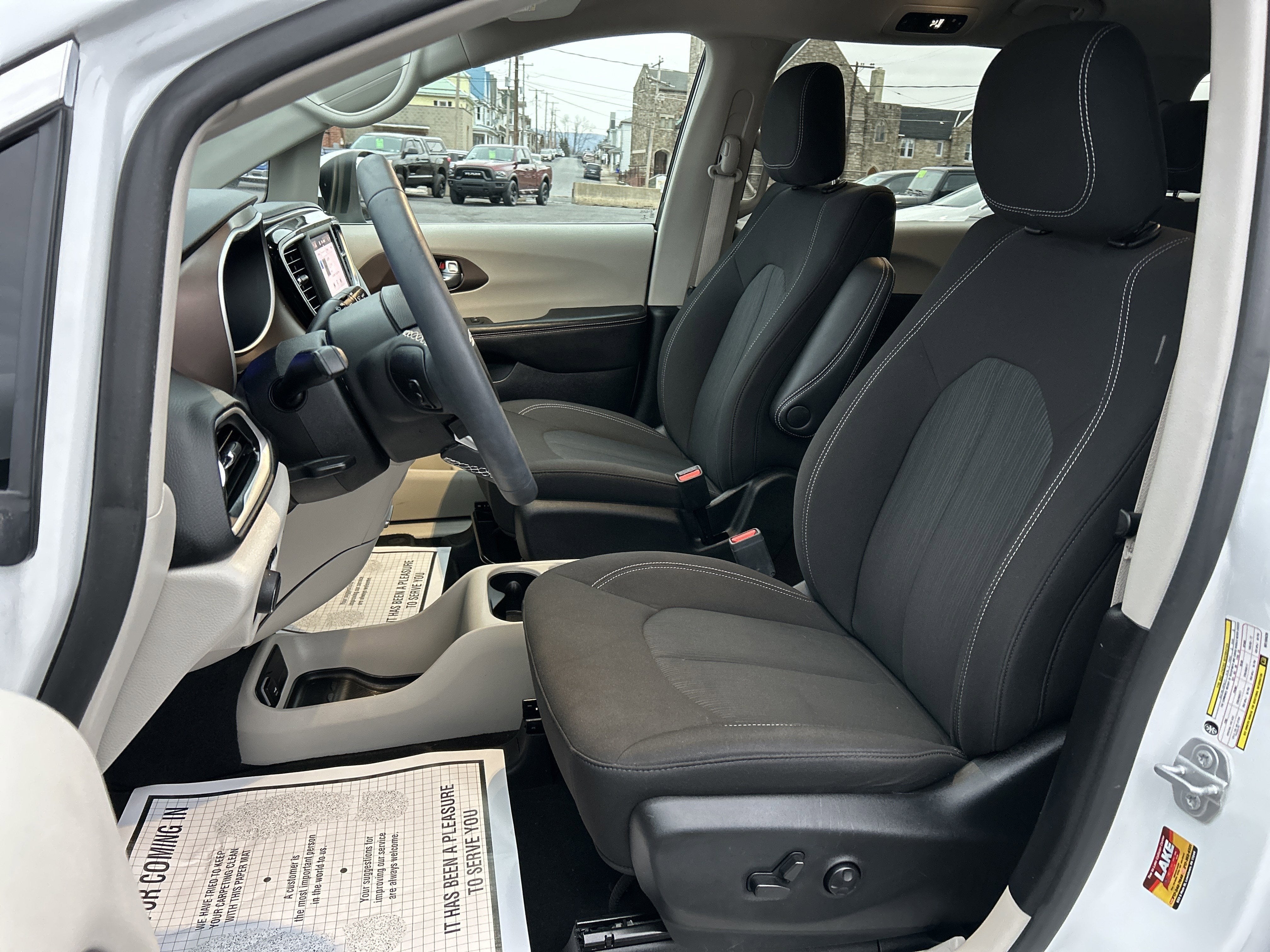 2022 Chrysler VOYAGER LX