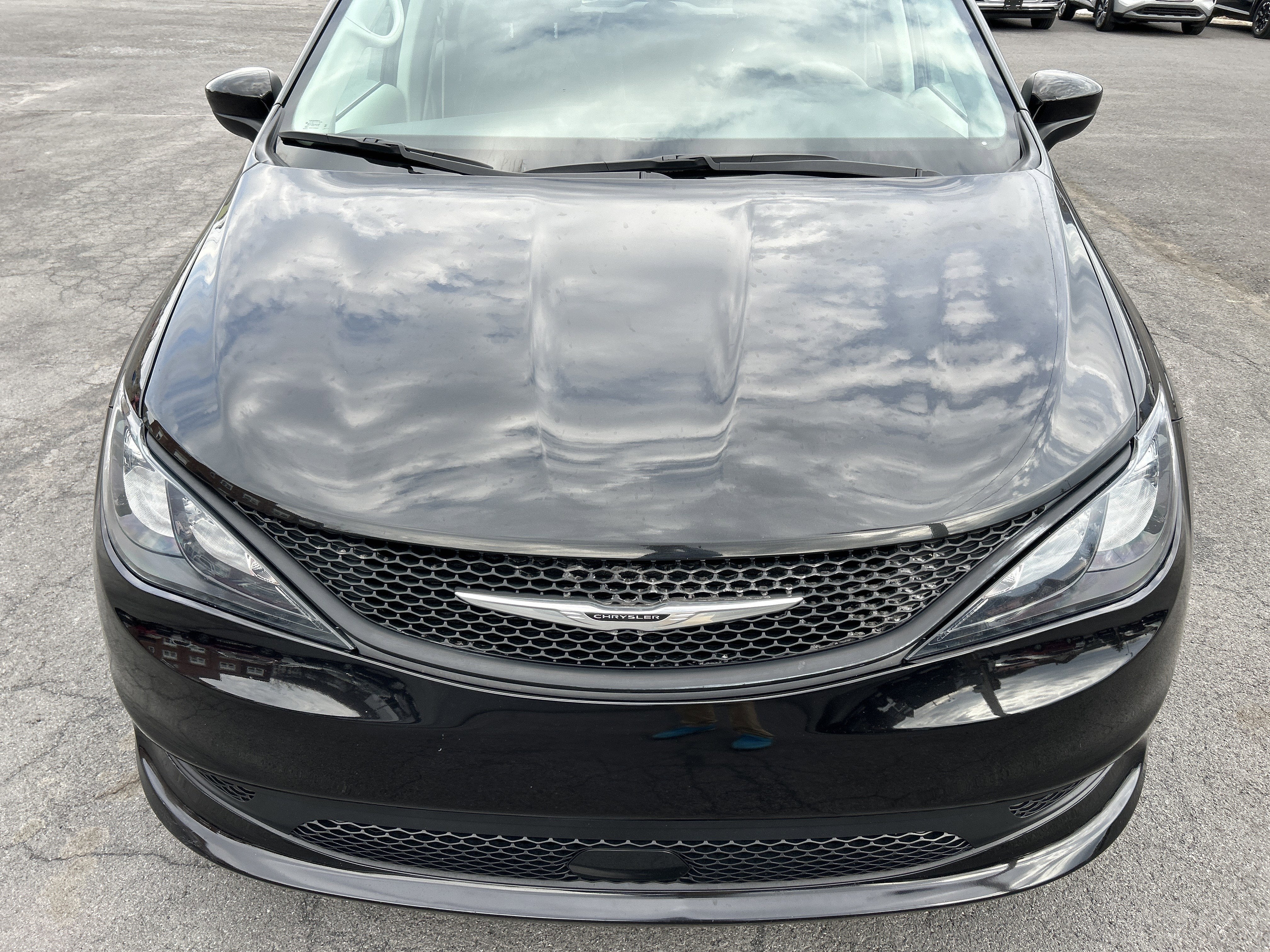 2023 Chrysler VOYAGER LX