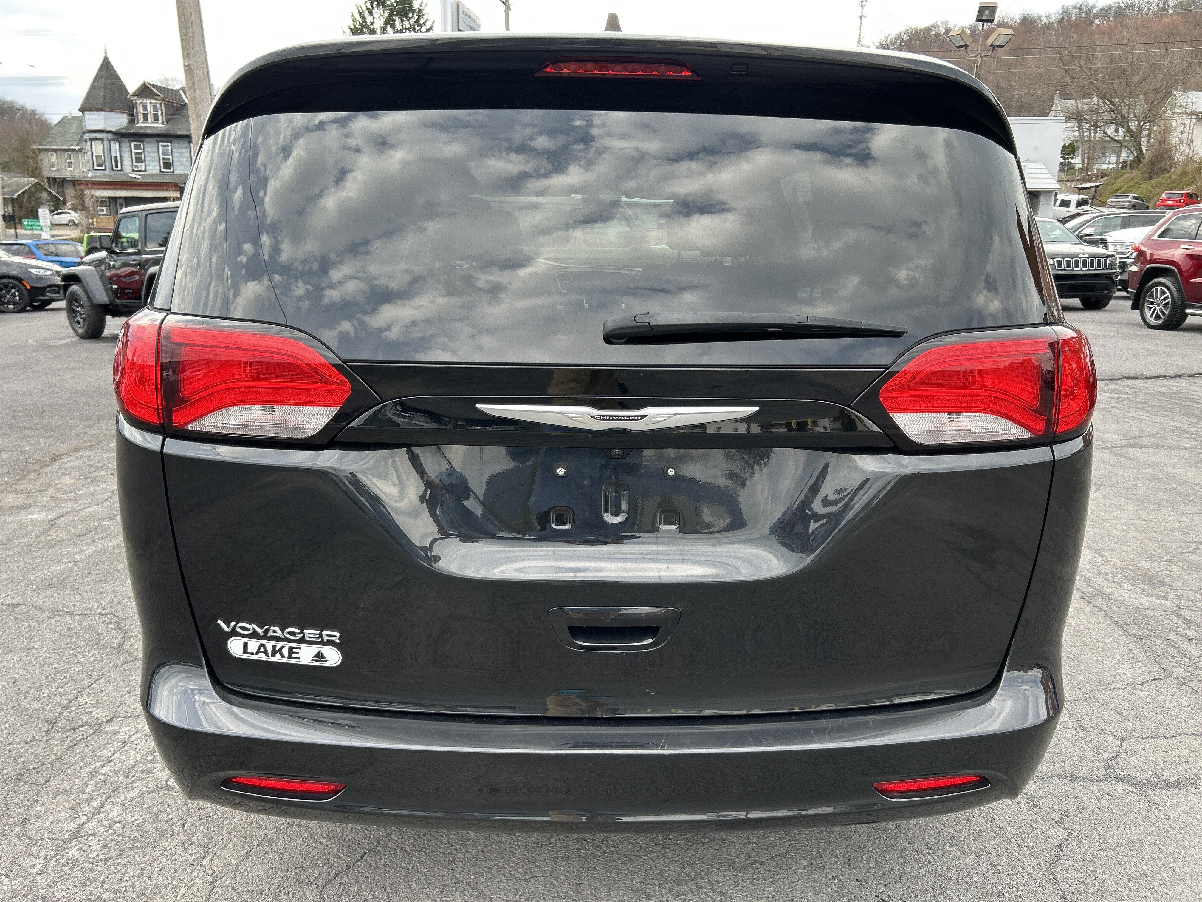 2023 Chrysler VOYAGER LX