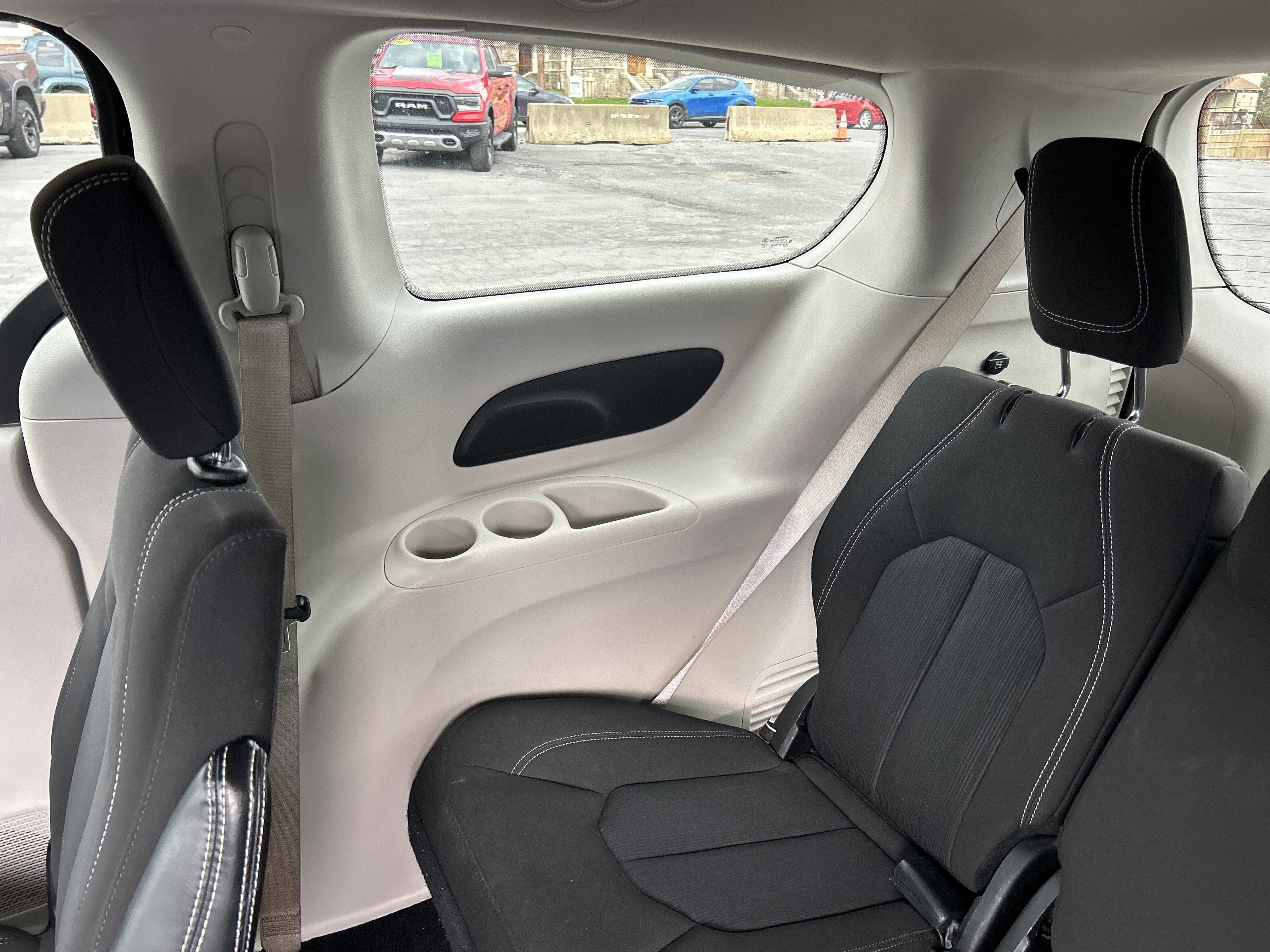 2023 Chrysler VOYAGER LX