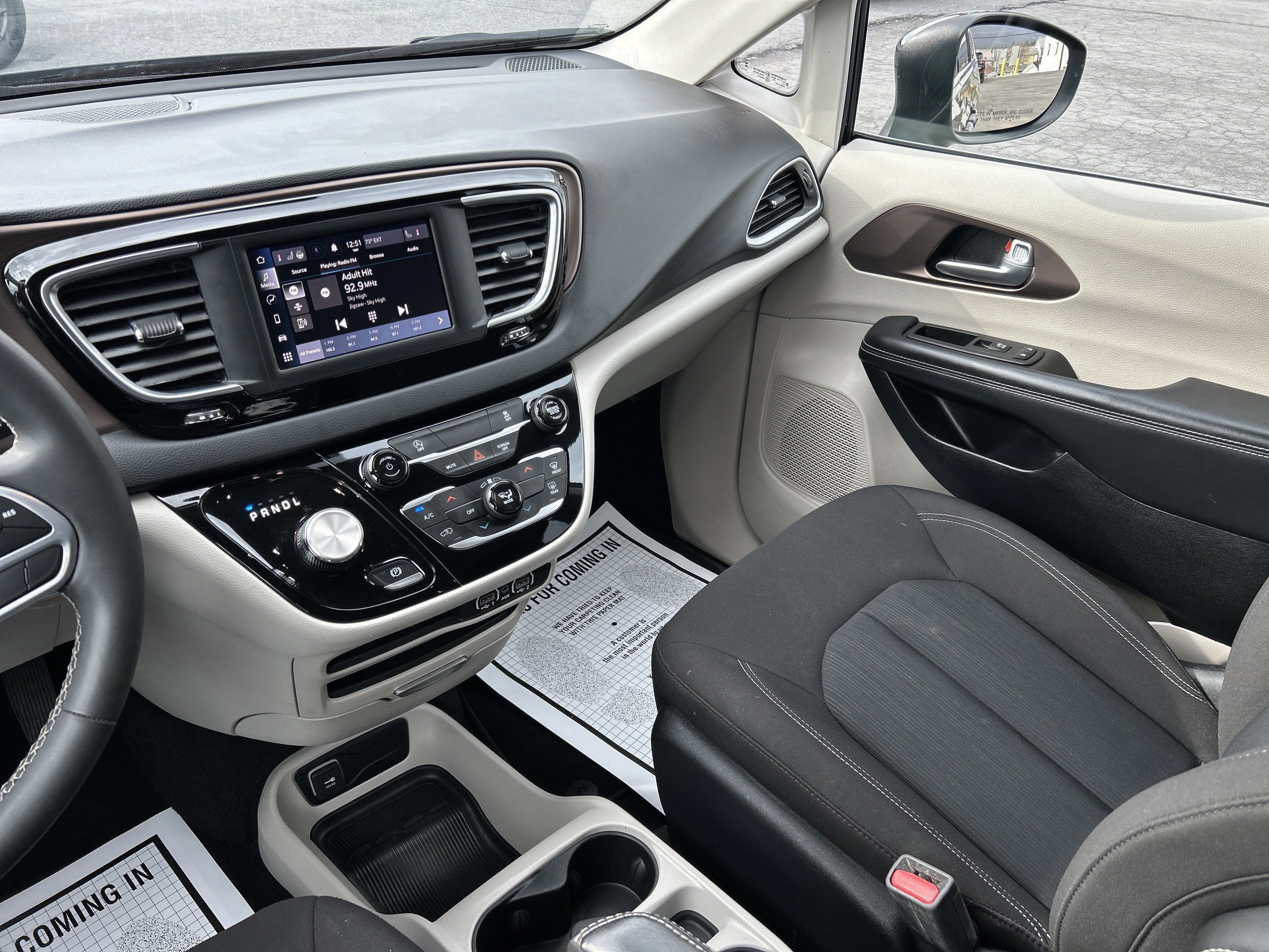 2023 Chrysler VOYAGER LX