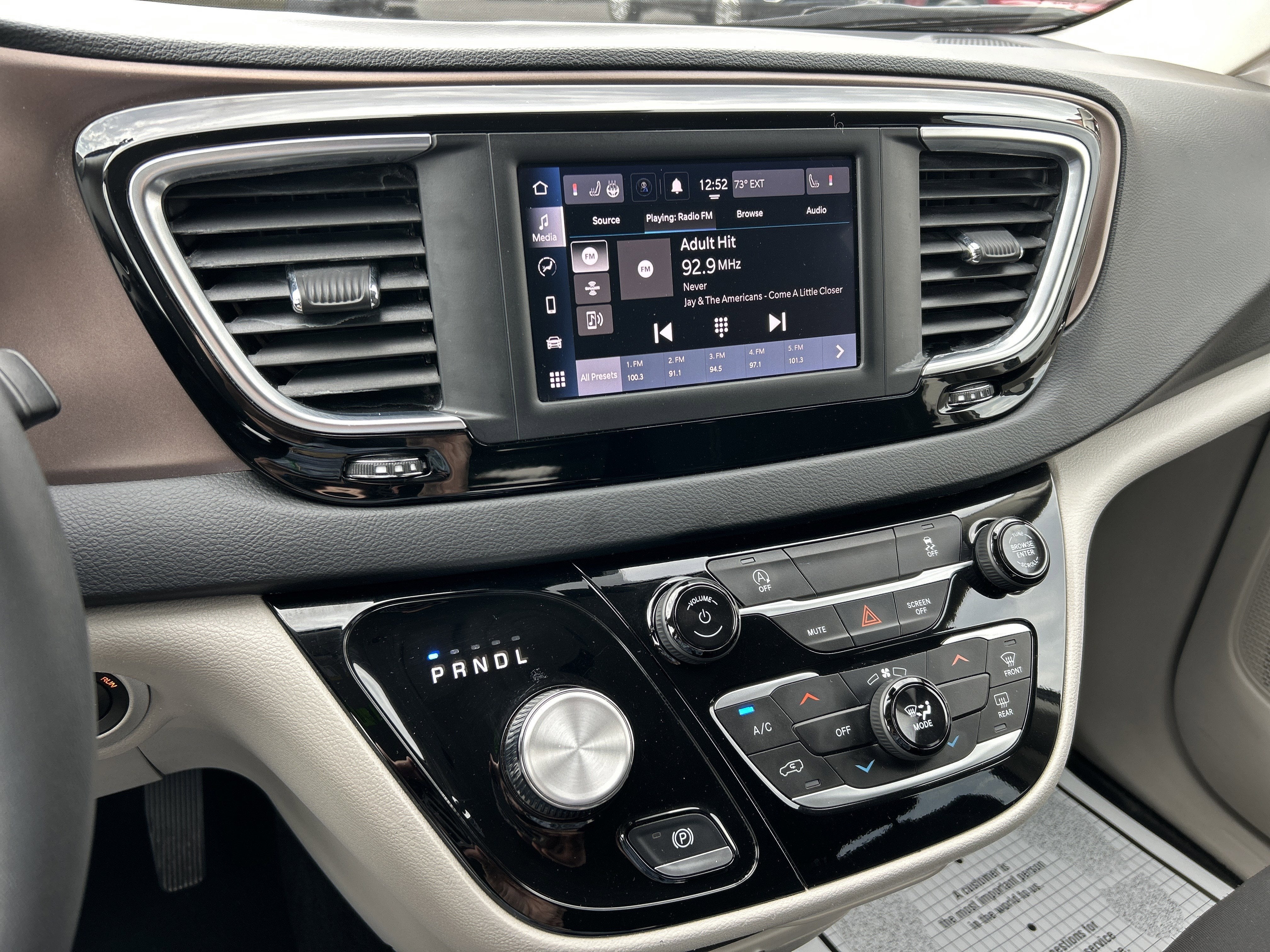 2023 Chrysler VOYAGER LX