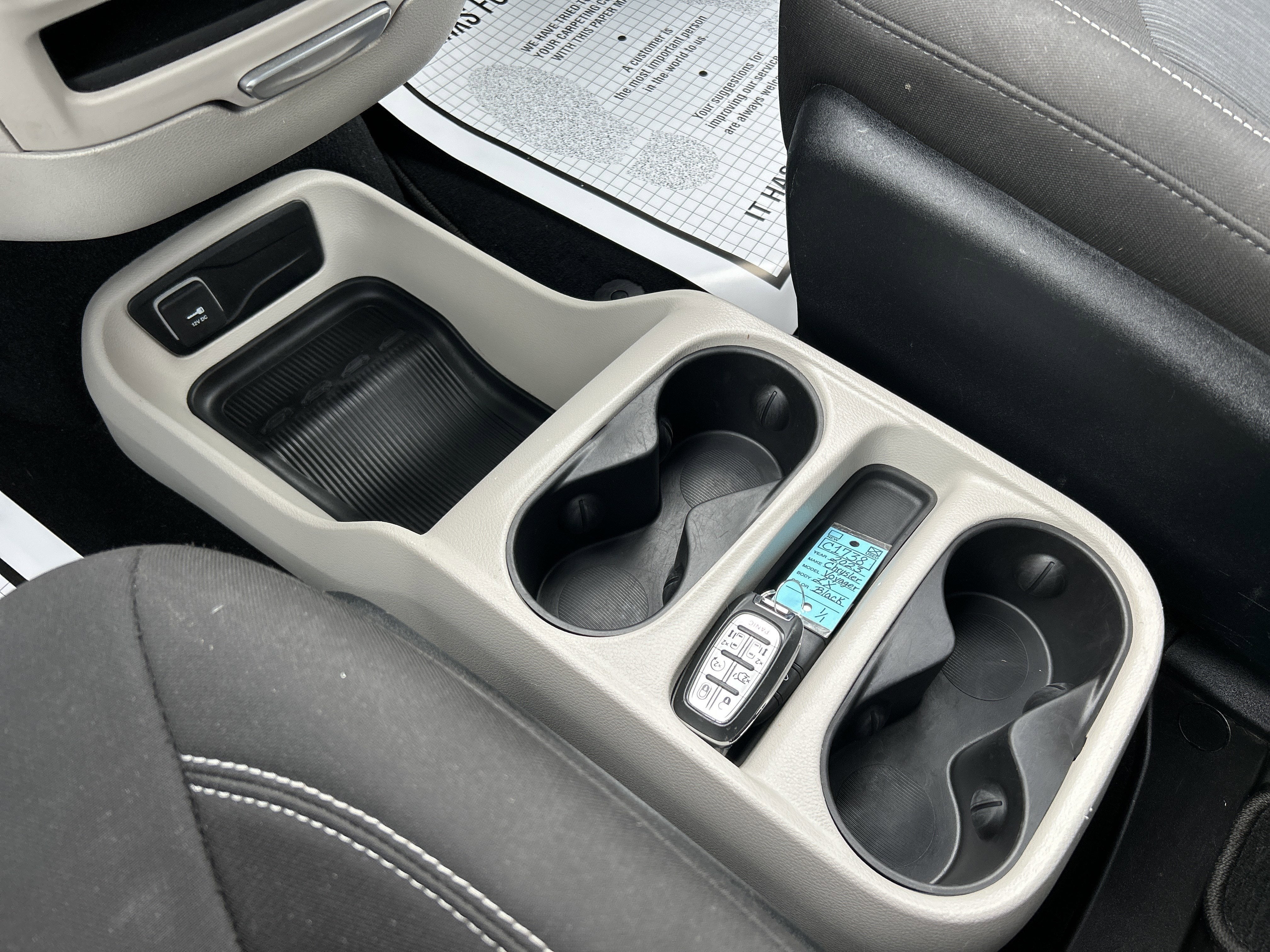 2023 Chrysler VOYAGER LX