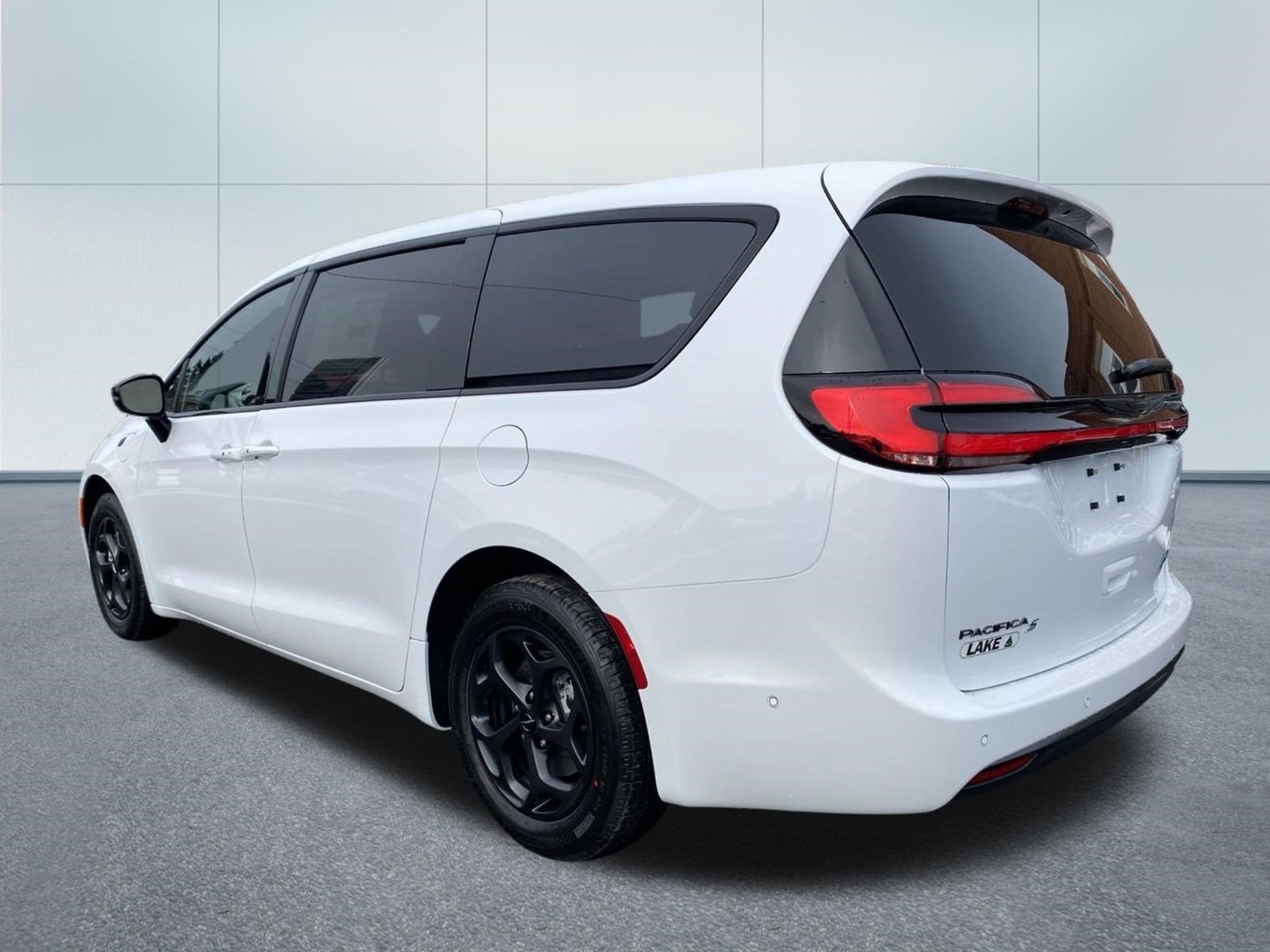 2024 Chrysler Pacifica Plug-In Hybrid Hybrid S Appearance Pkg