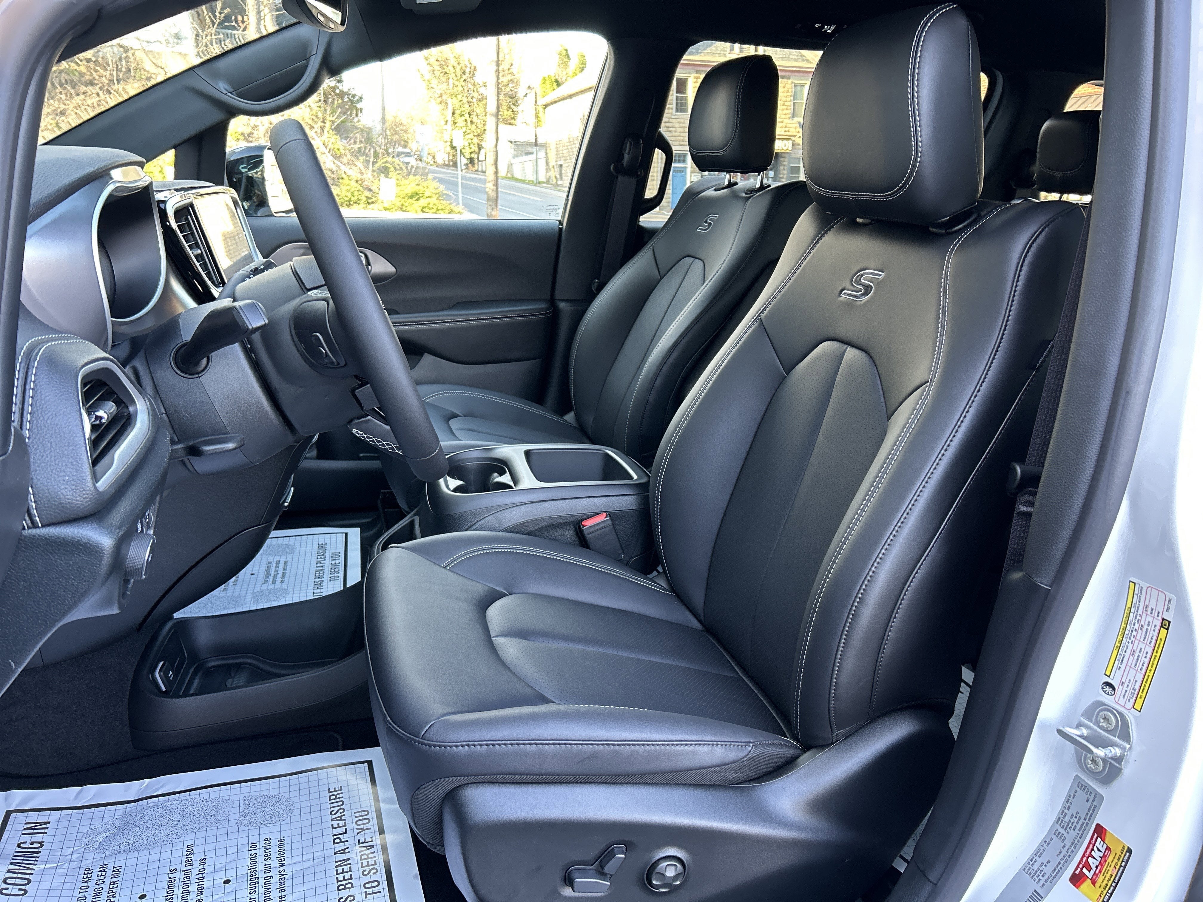 2026 Chrysler Pacifica Select