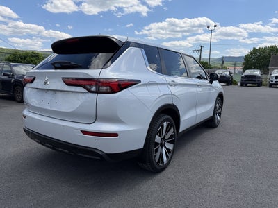 2022 Mitsubishi OUTLANDER ES