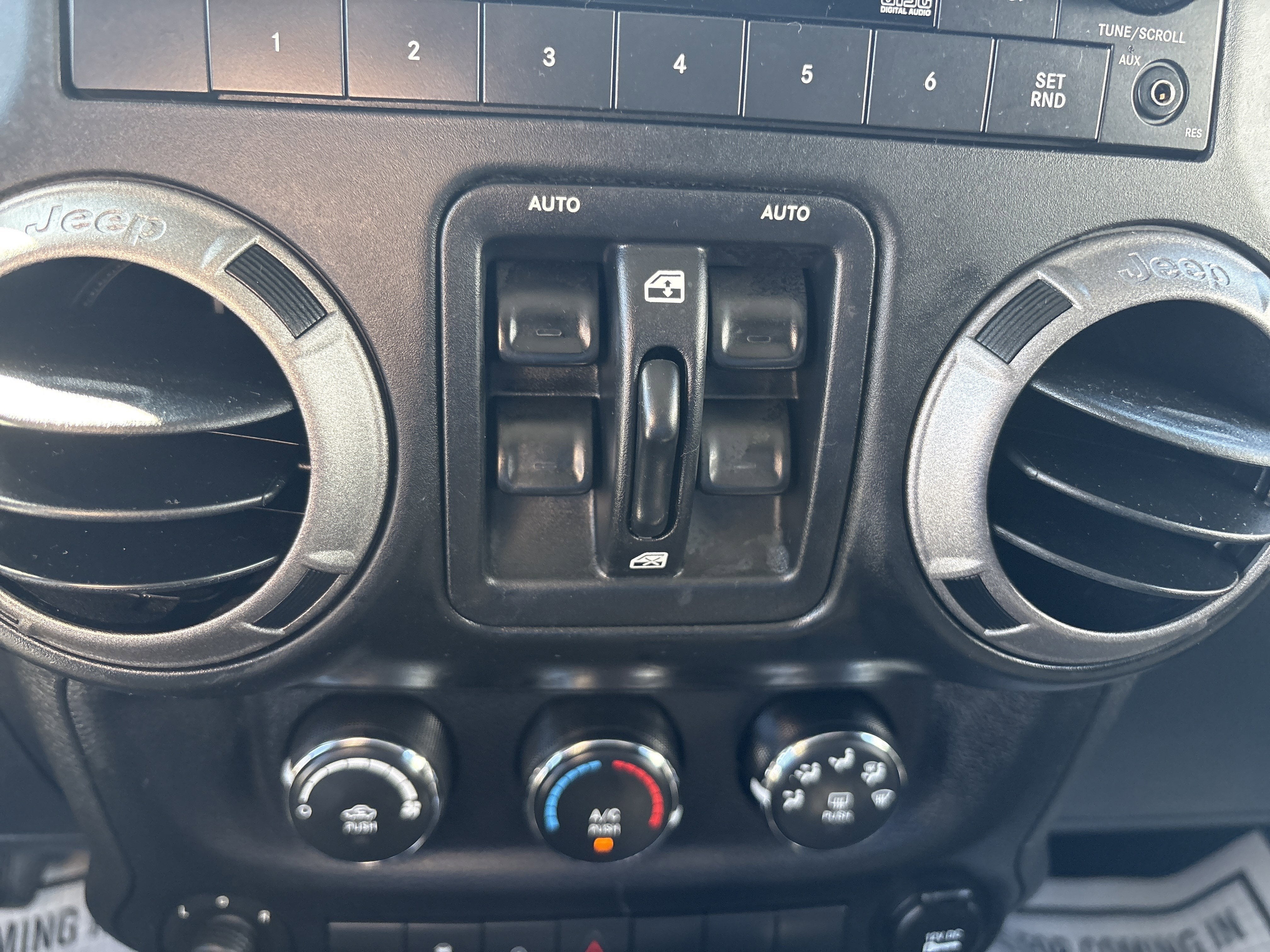 2014 Jeep WRANGLER UNLIMI SPORT