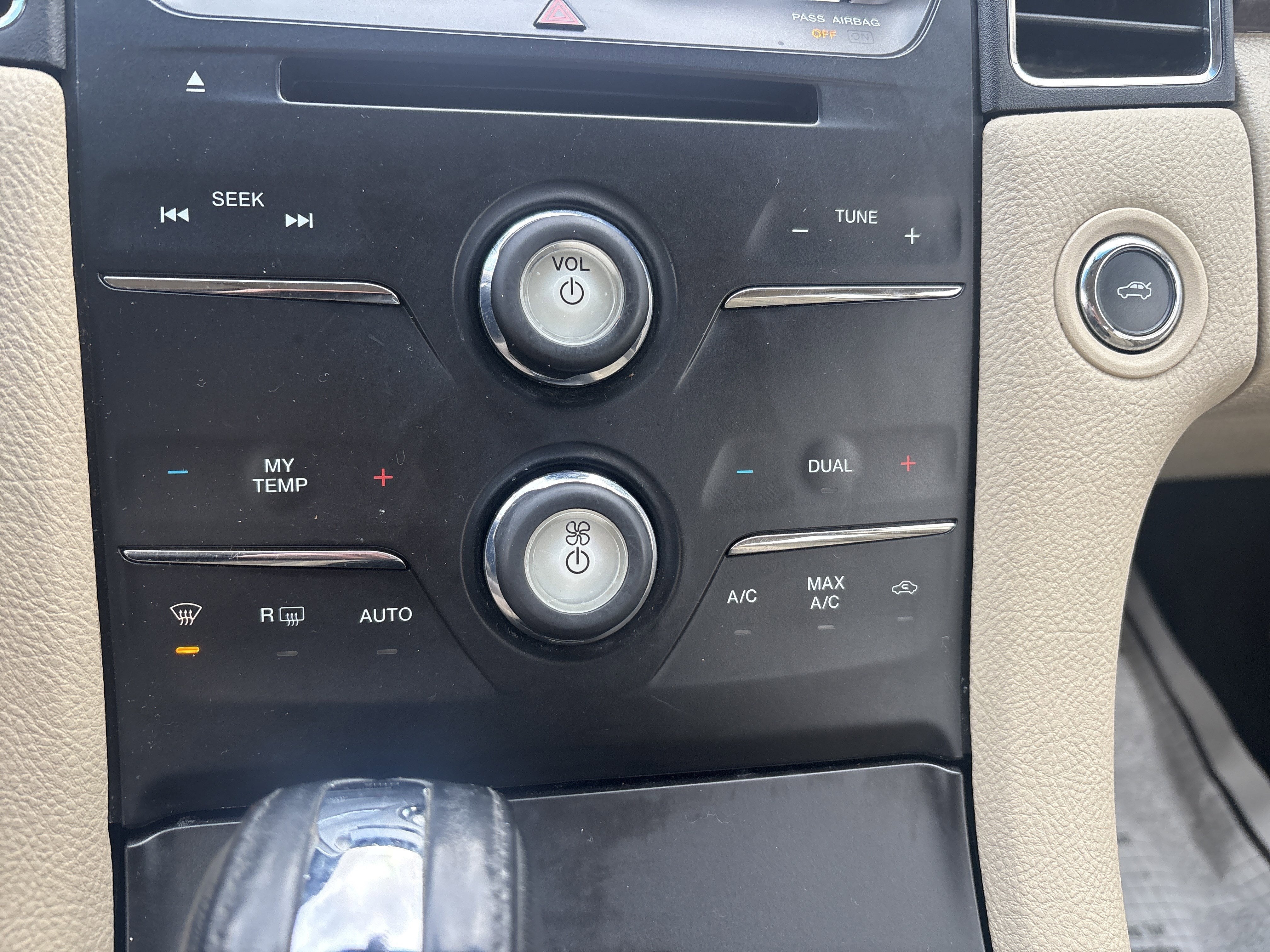 2016 Ford TAURUS LIMITED