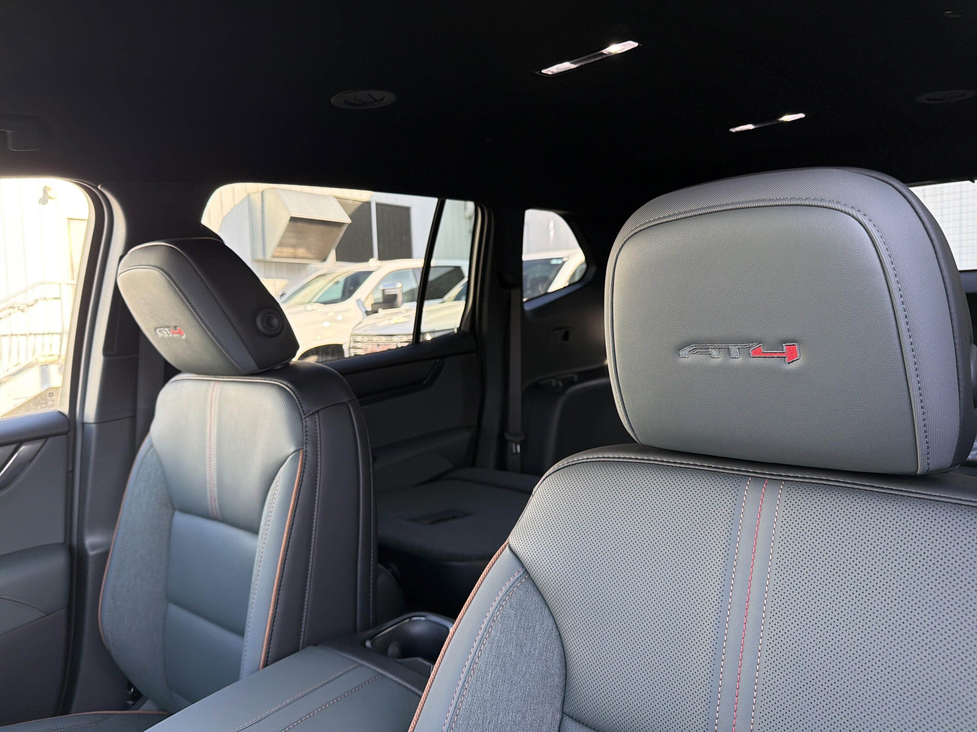 2026 GMC ACADIA AWD AT4