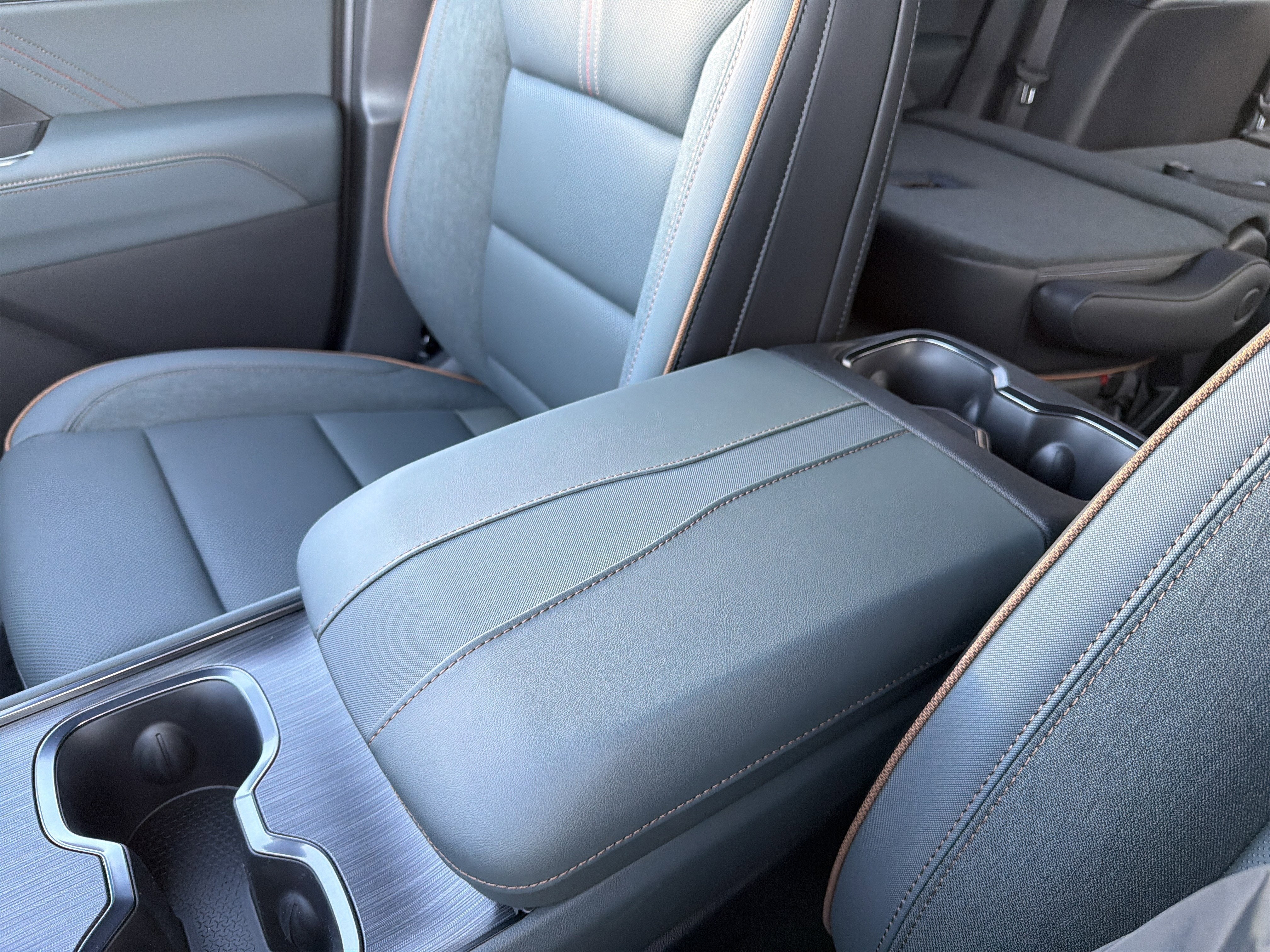 2026 GMC ACADIA AWD AT4