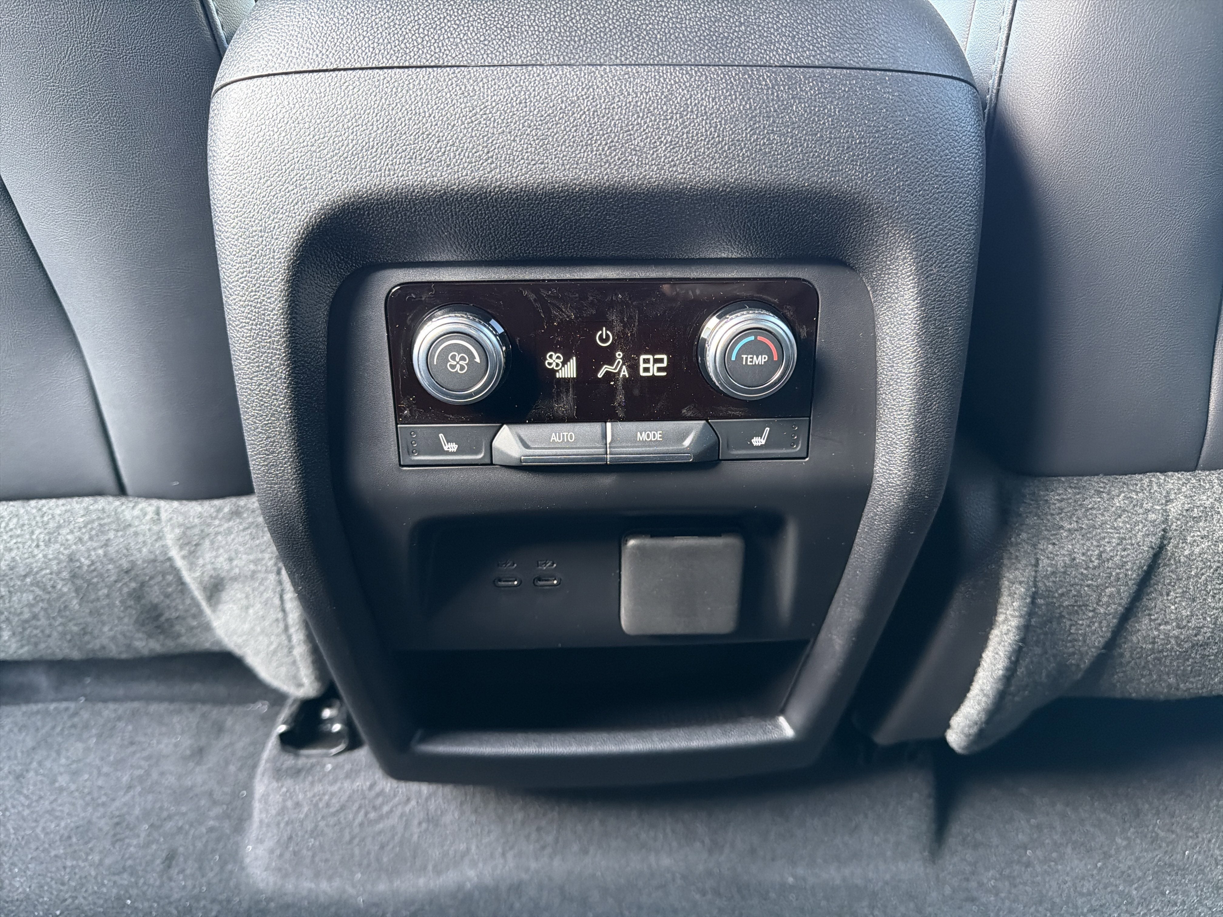 2026 GMC ACADIA AWD AT4