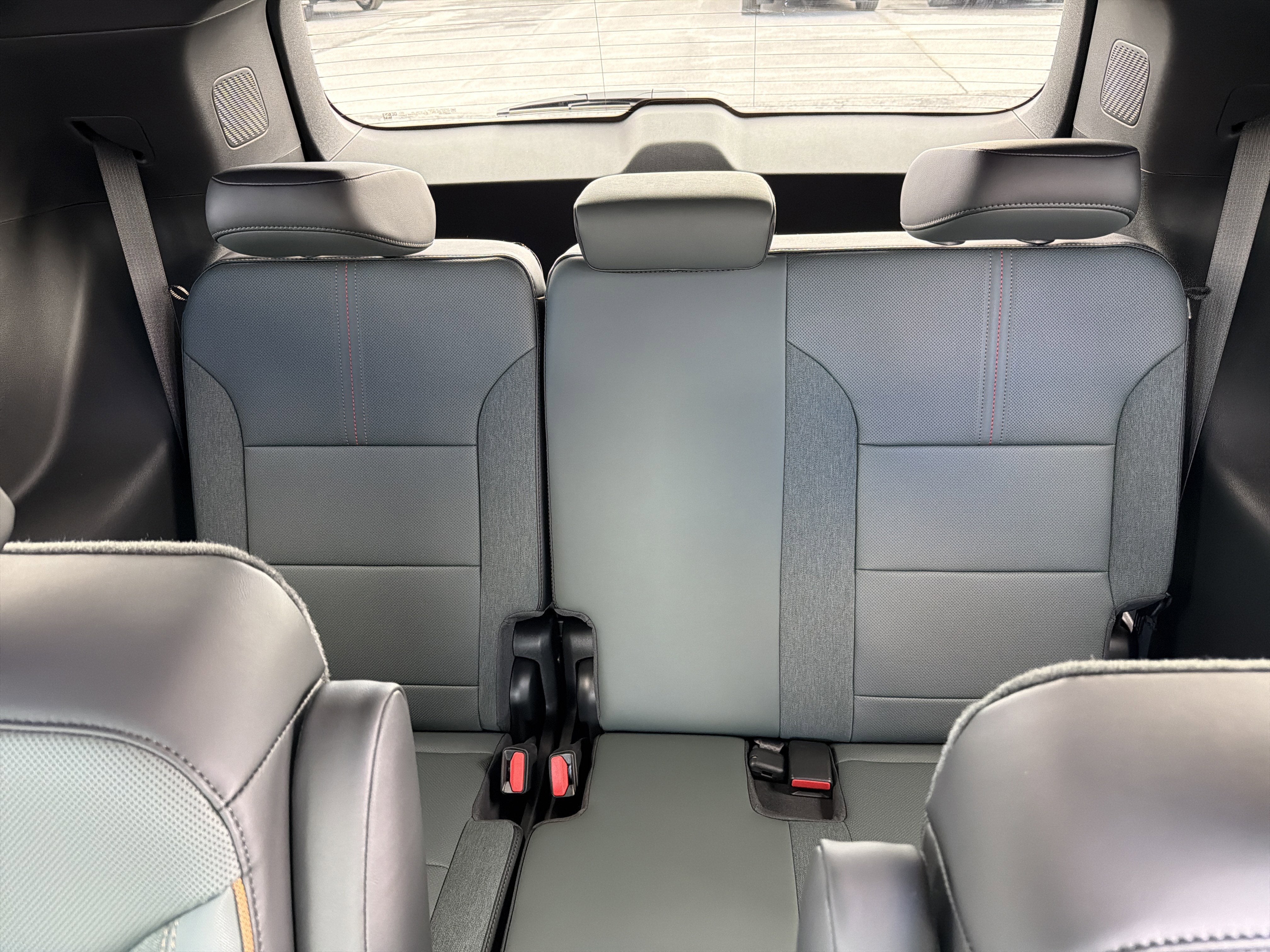 2026 GMC ACADIA AWD AT4