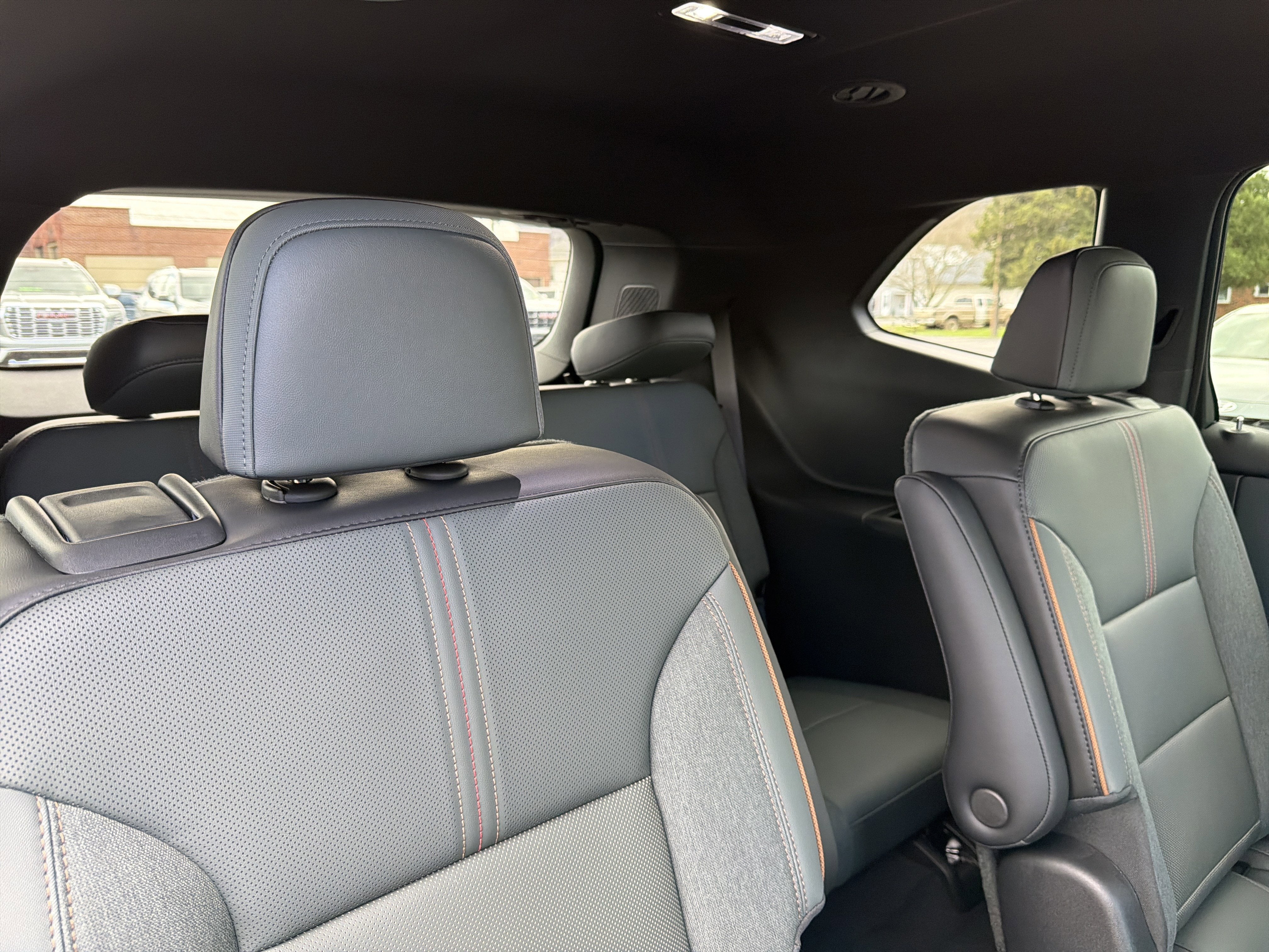 2026 GMC ACADIA AWD AT4
