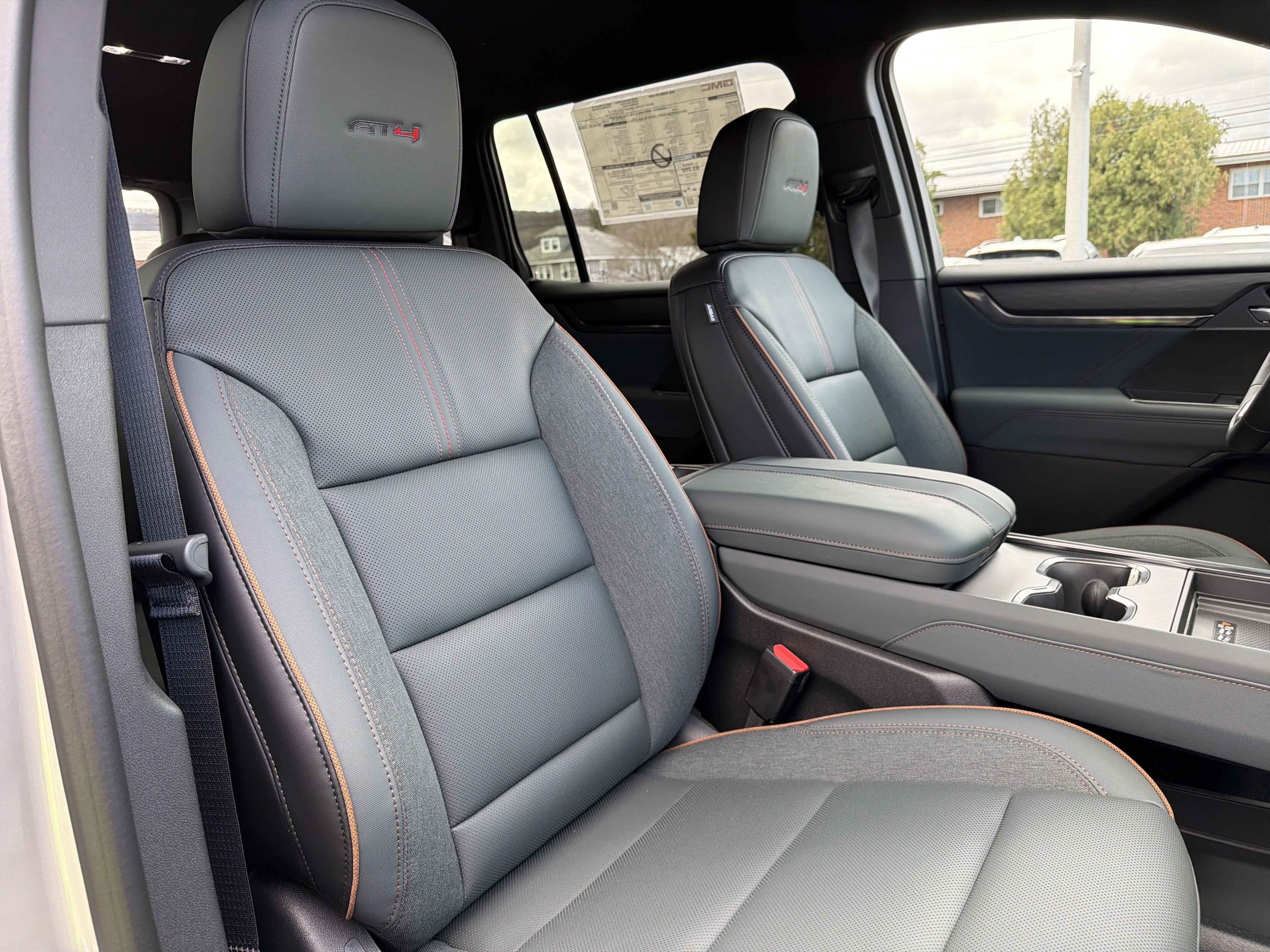 2026 GMC ACADIA AWD AT4