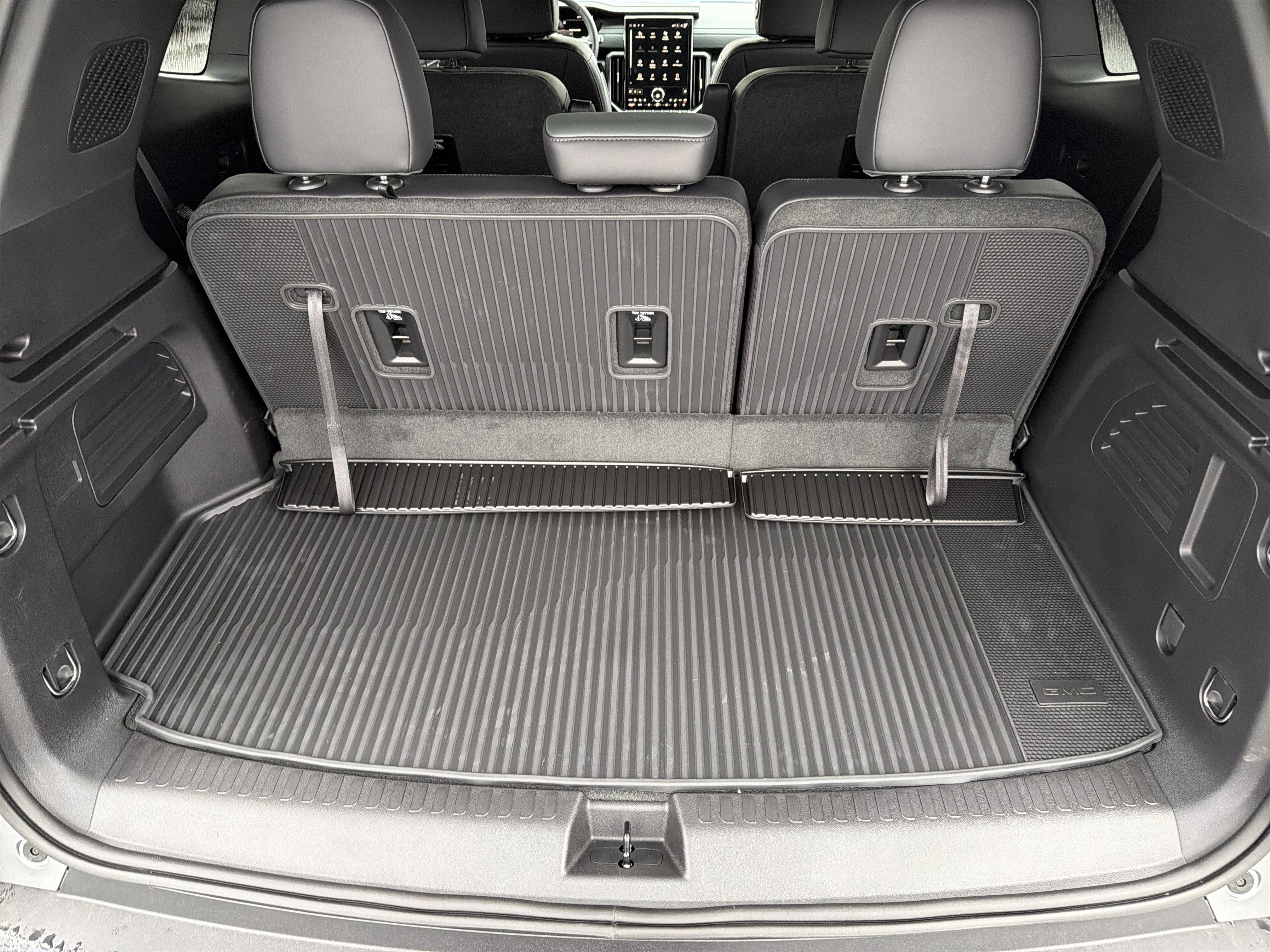 2026 GMC ACADIA AWD AT4