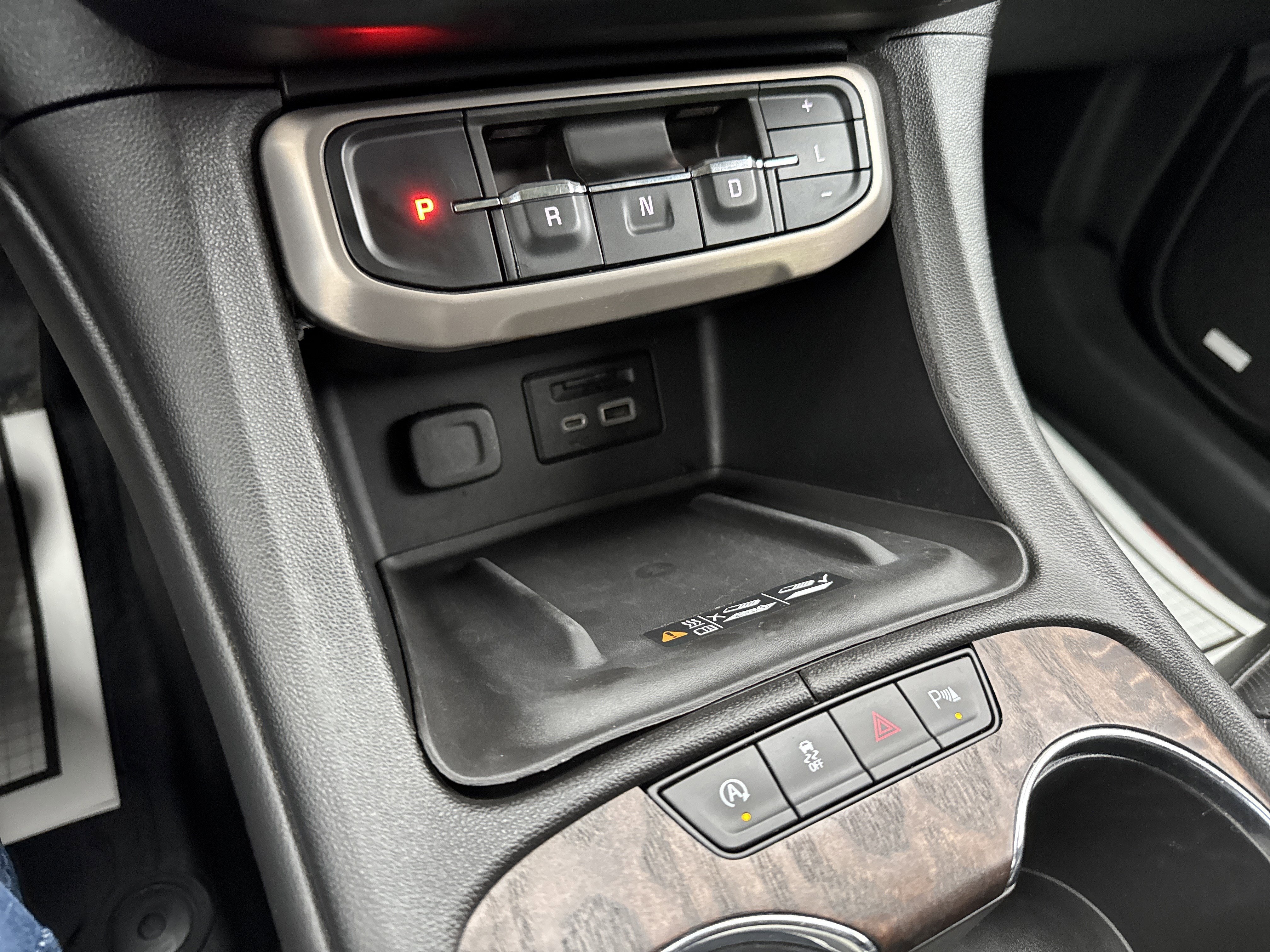 2020 GMC ACADIA DENALI