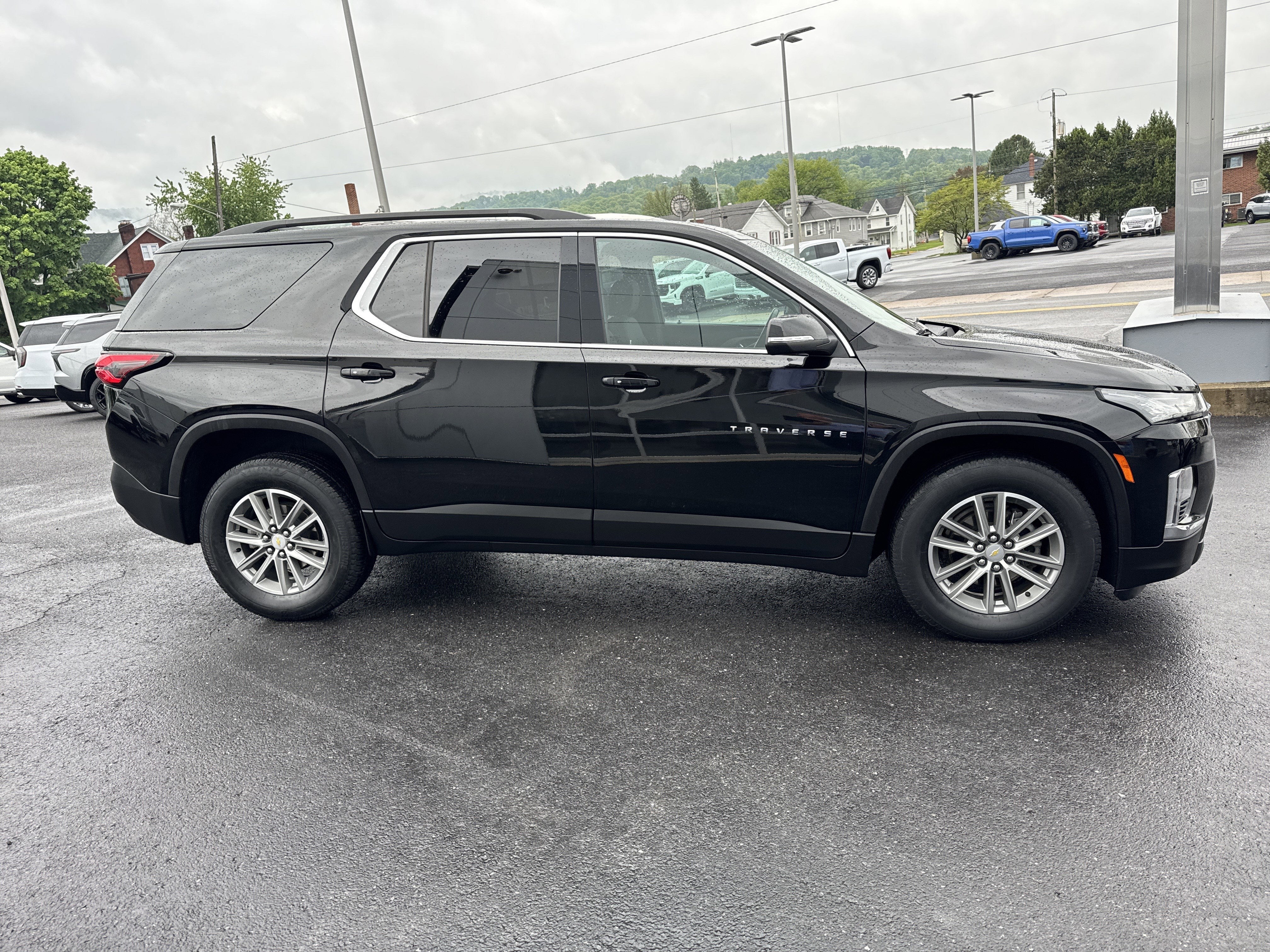 2023 Chevrolet TRAVERSE LT