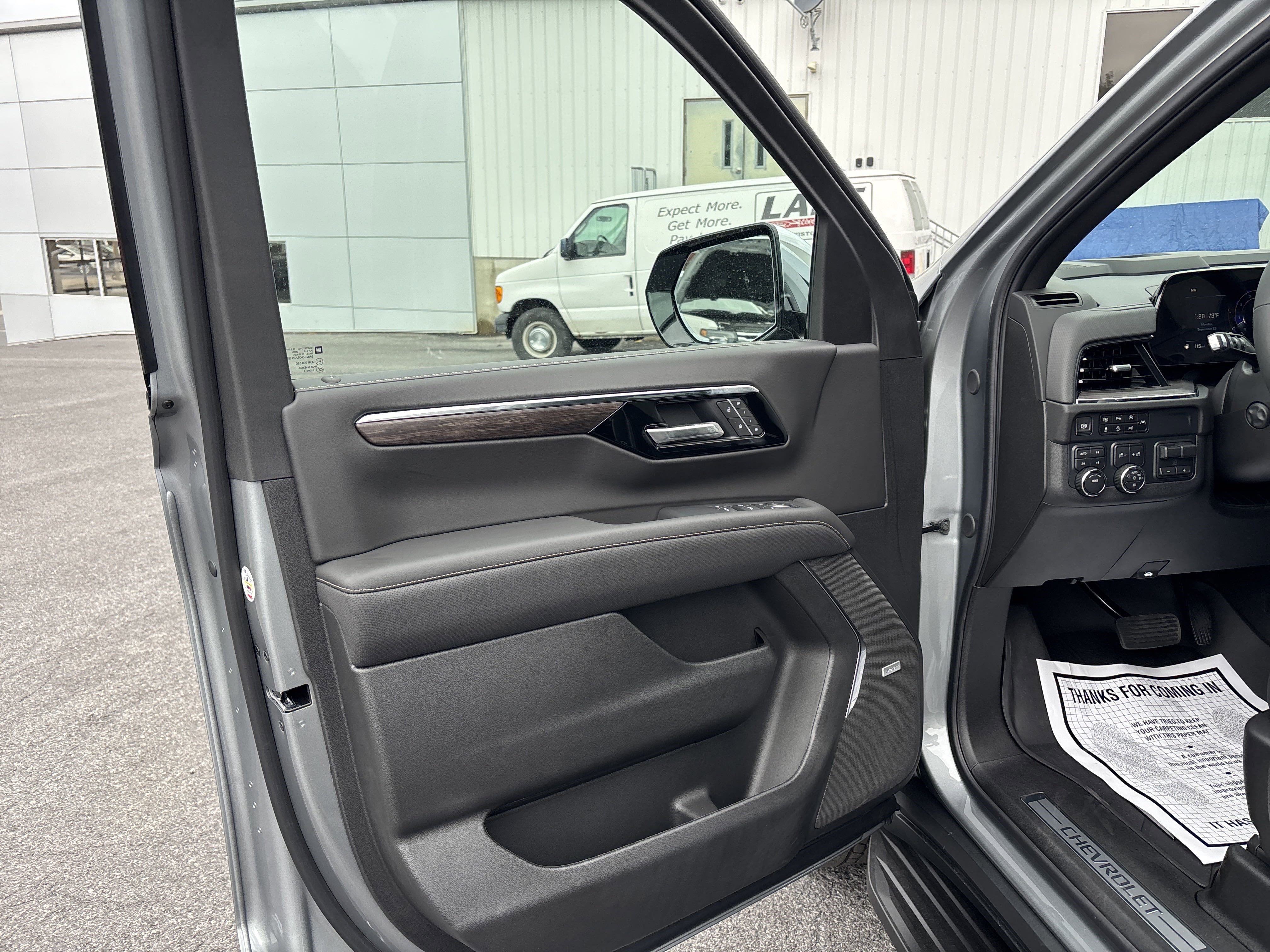 2025 Chevrolet SUBURBAN Premier