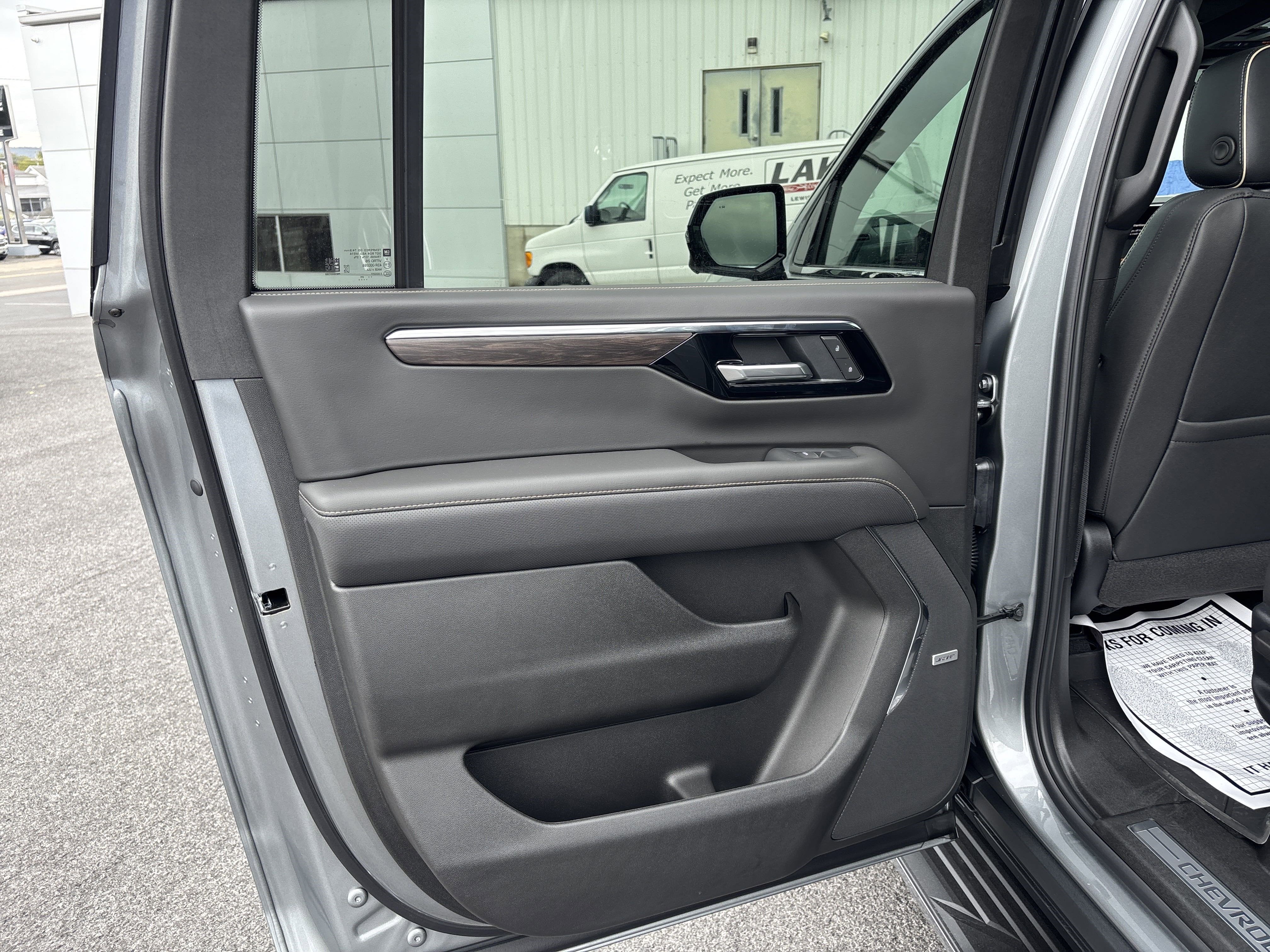 2025 Chevrolet SUBURBAN Premier