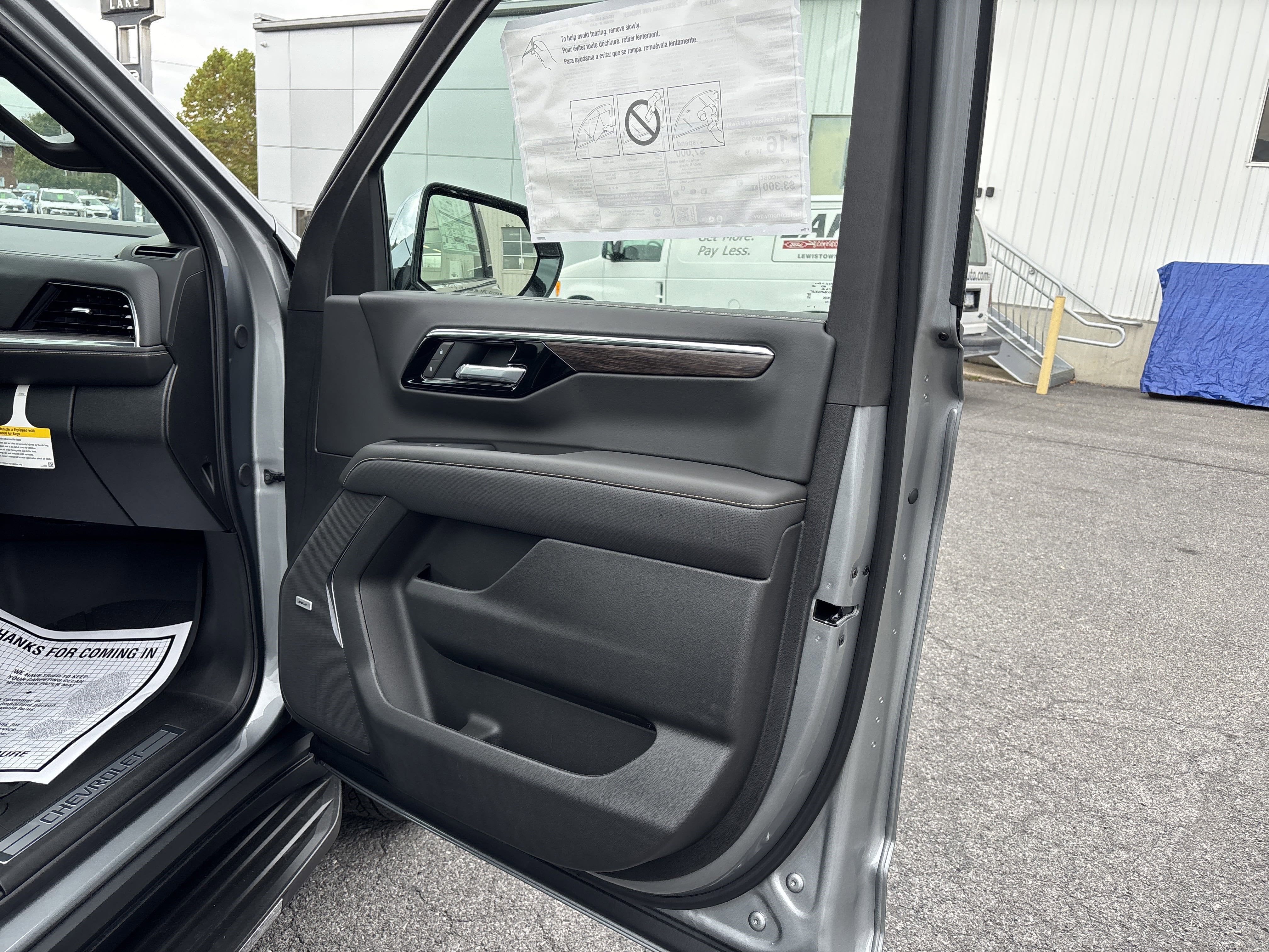 2025 Chevrolet SUBURBAN Premier