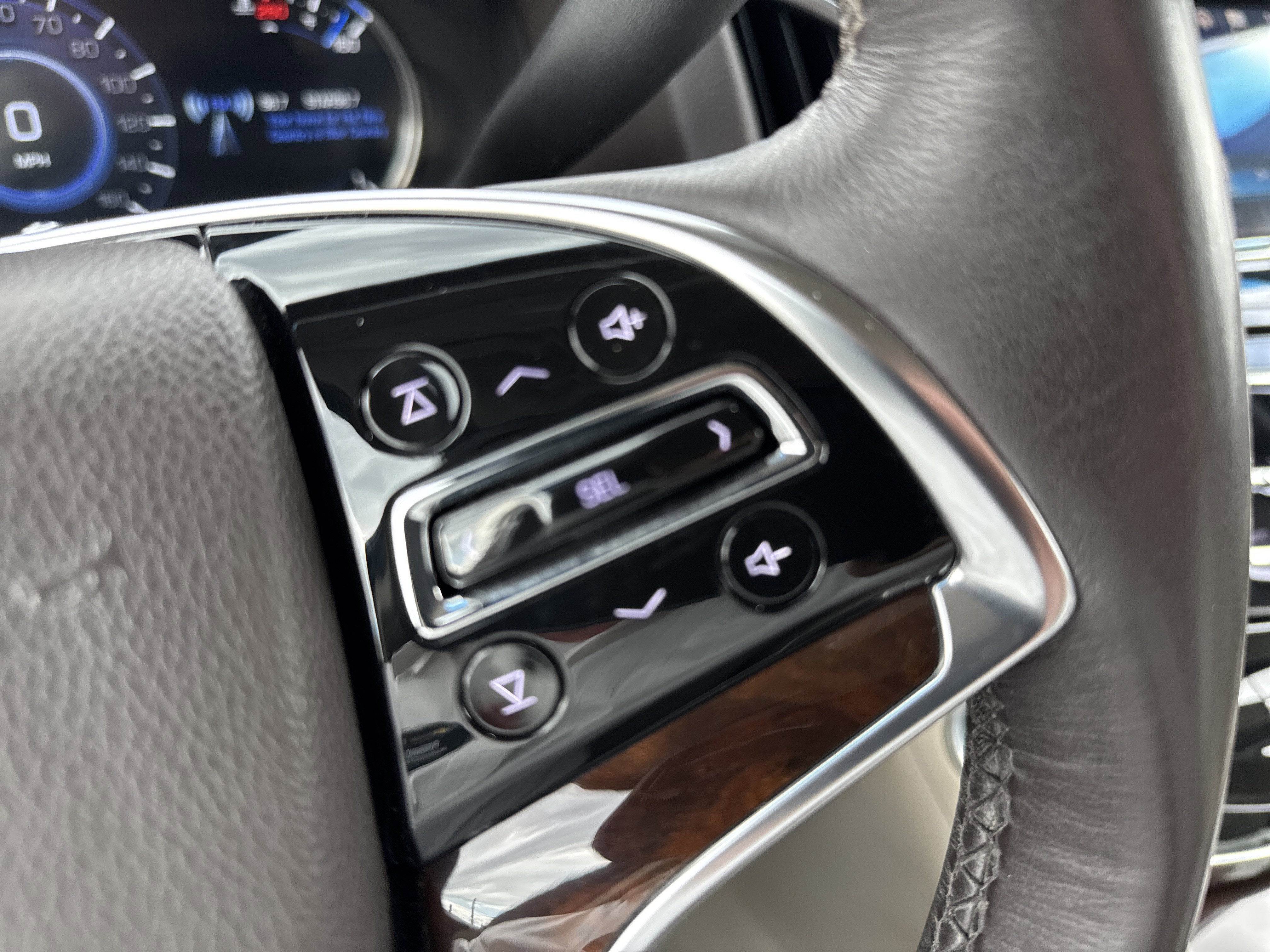2017 Cadillac ESCALADE ESV PREMIUM