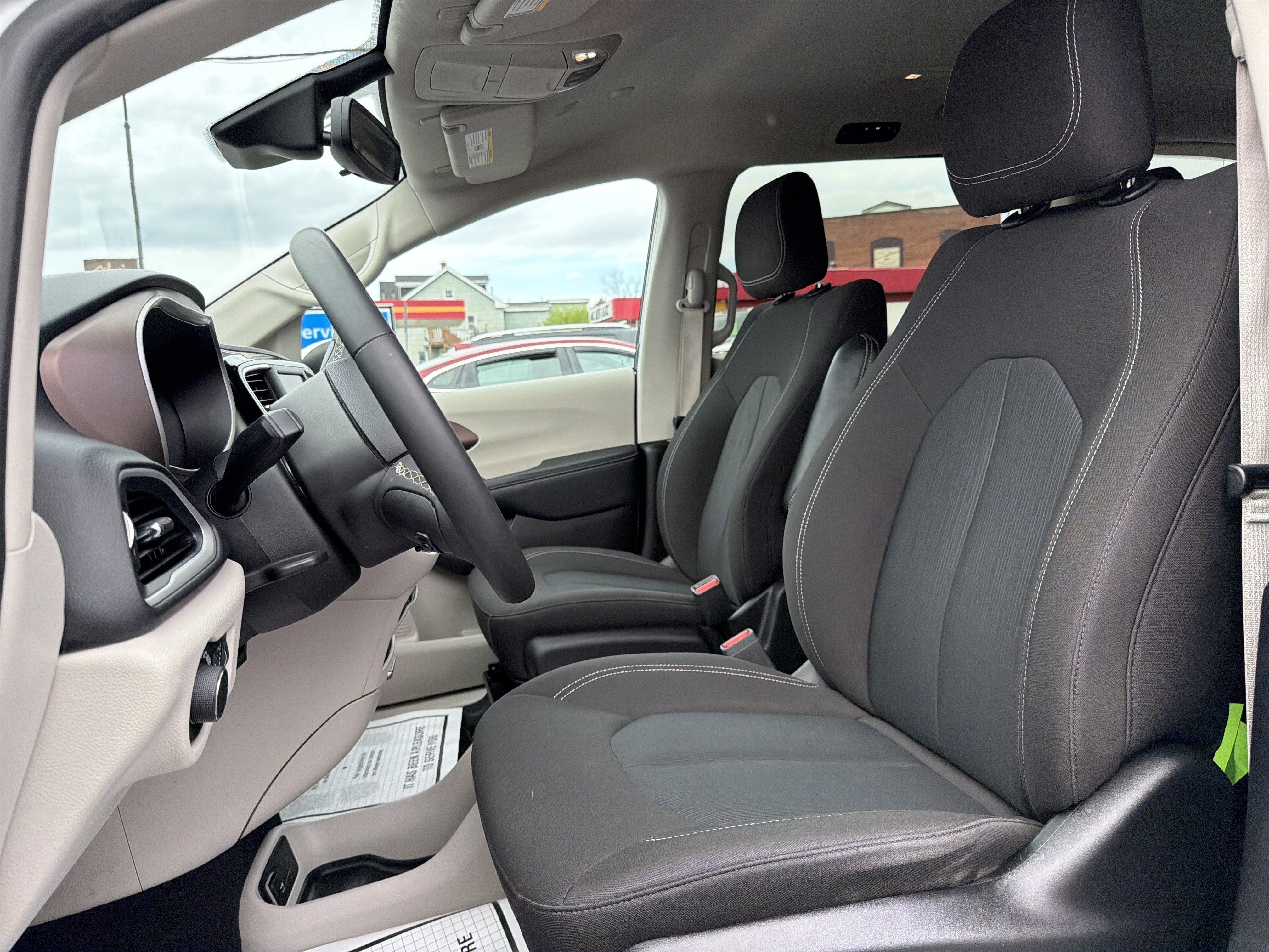 2023 Chrysler VOYAGER LX