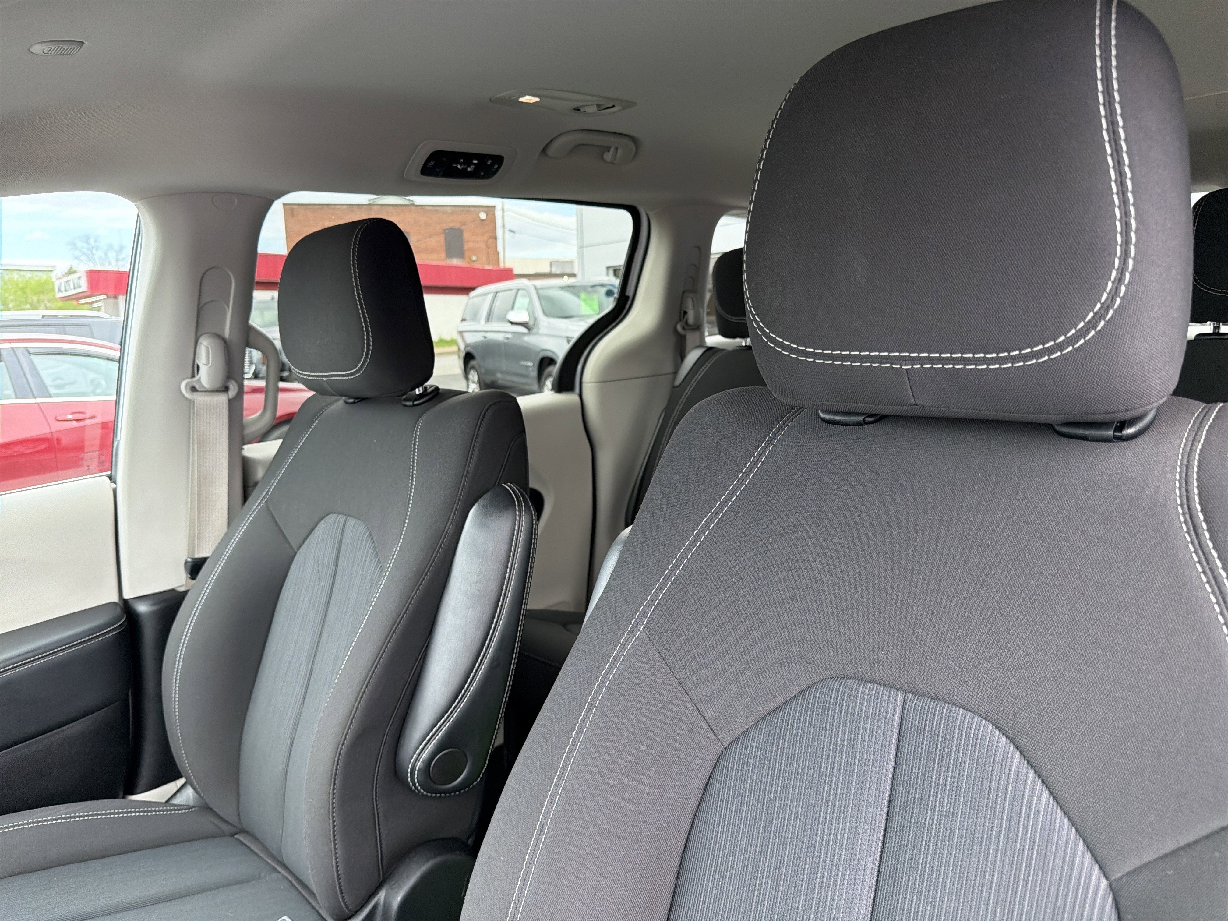 2023 Chrysler VOYAGER LX
