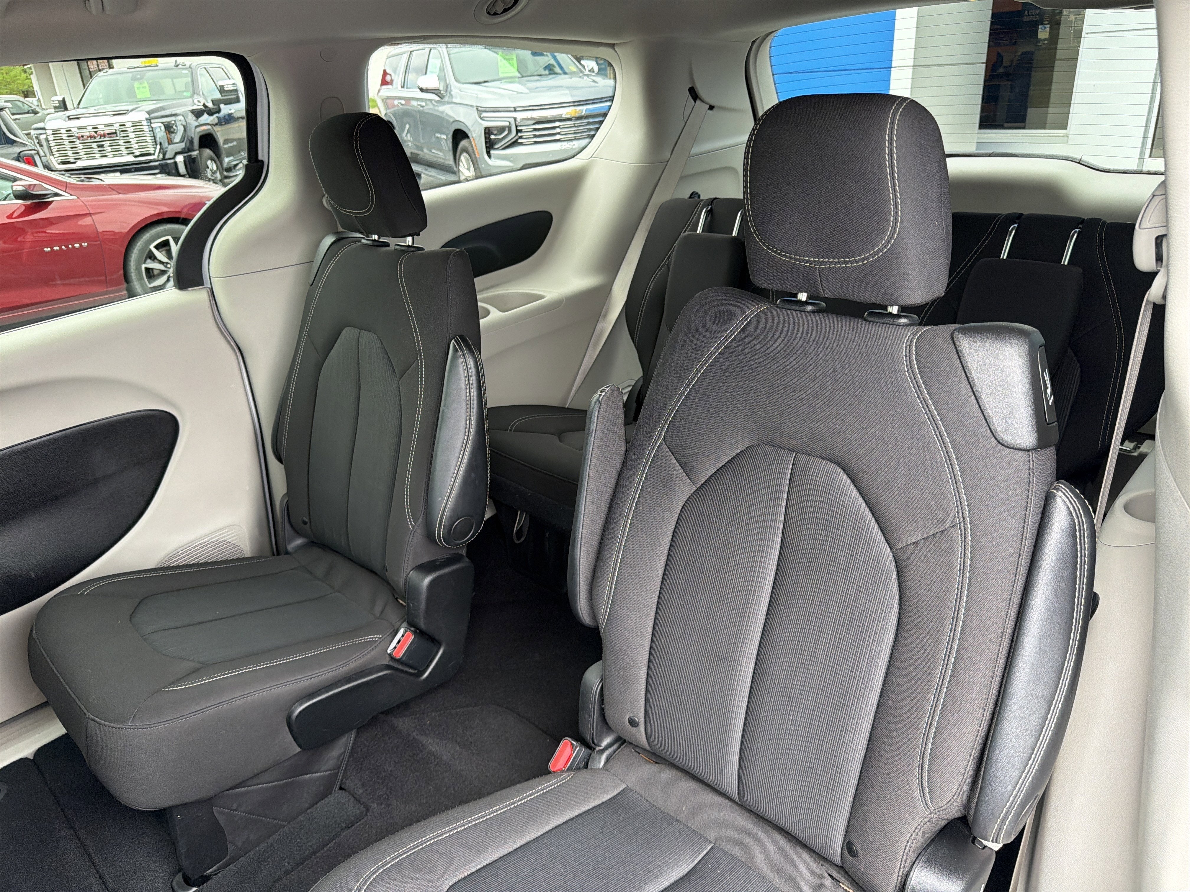 2023 Chrysler VOYAGER LX