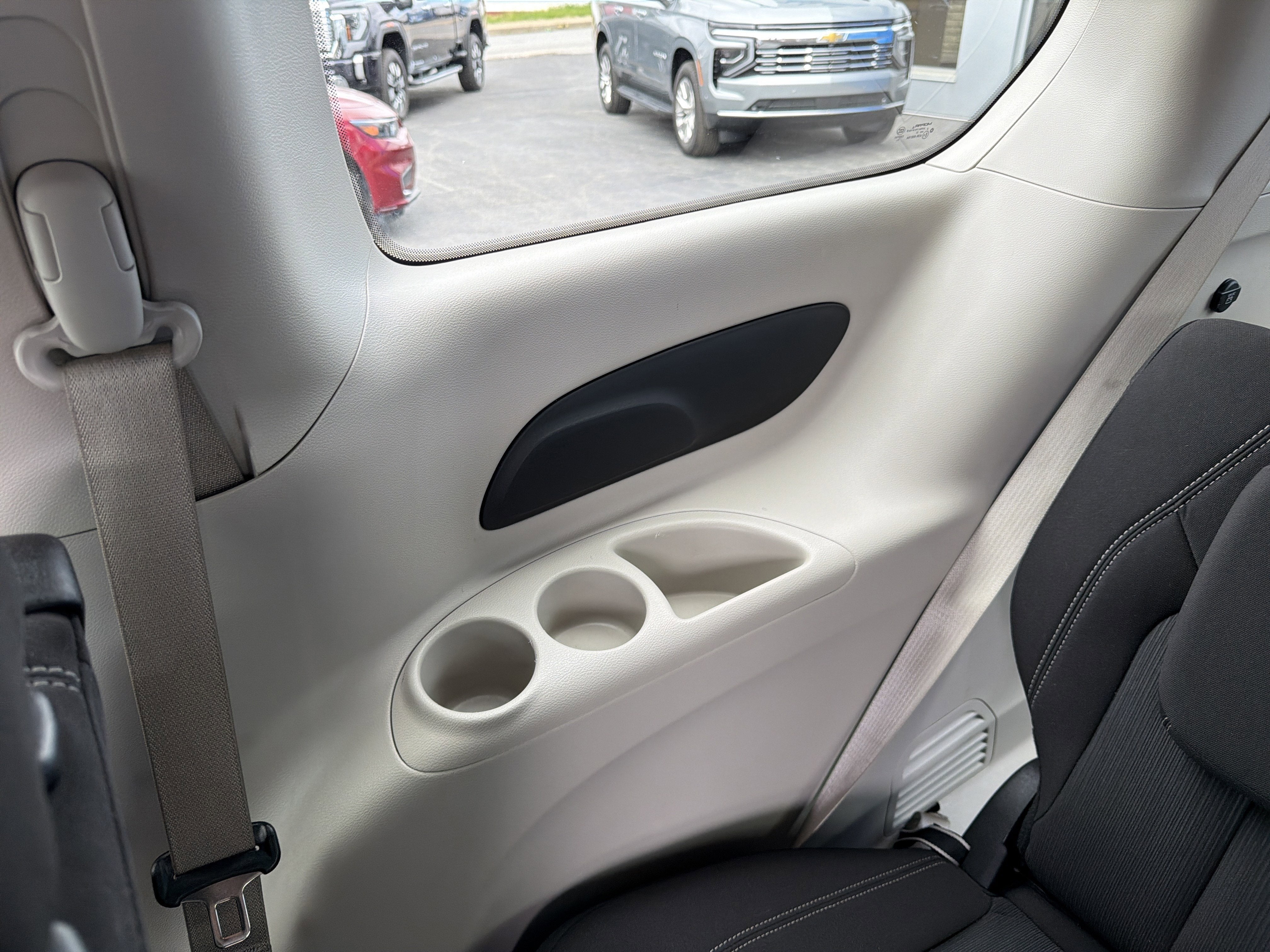 2023 Chrysler VOYAGER LX