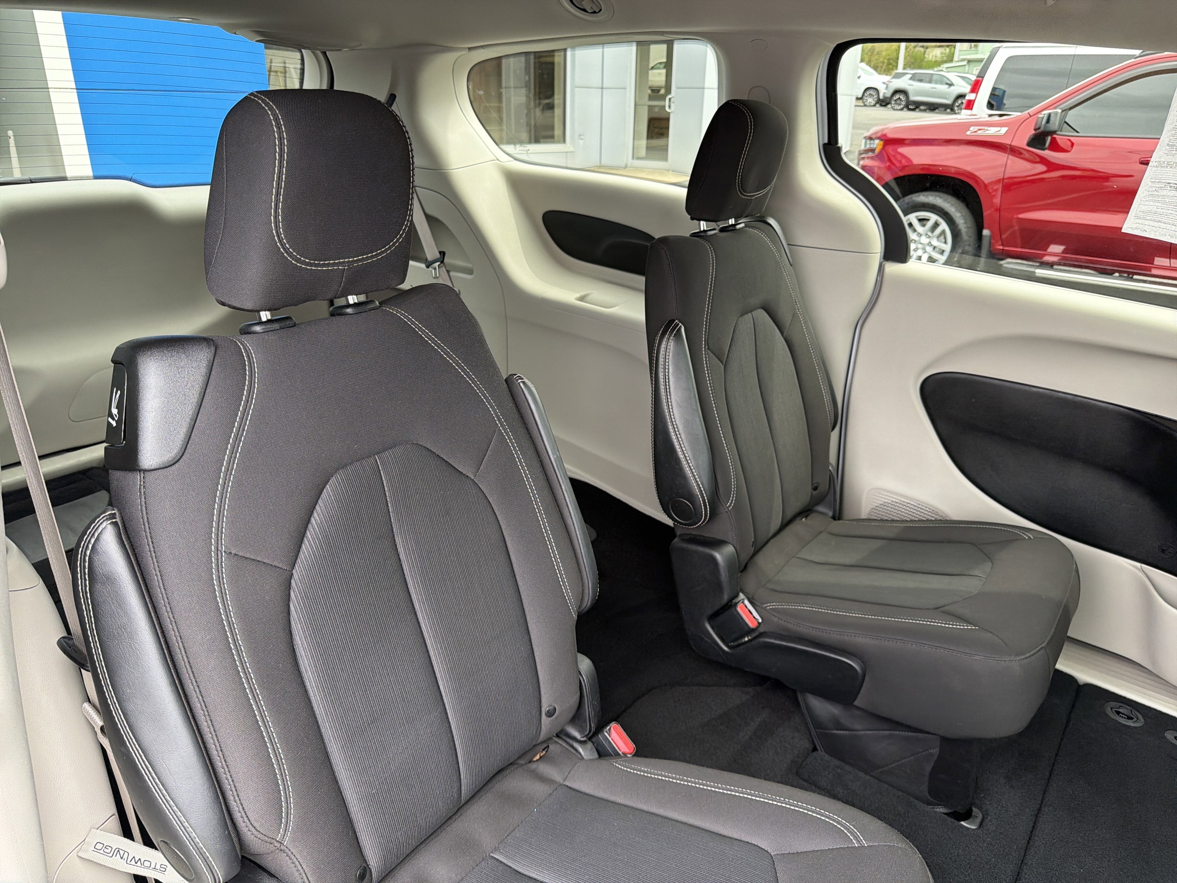 2023 Chrysler VOYAGER LX