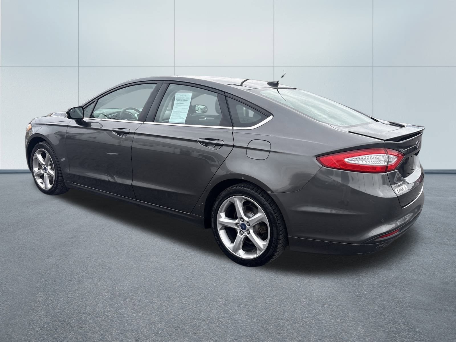 2016 Ford FUSION SE