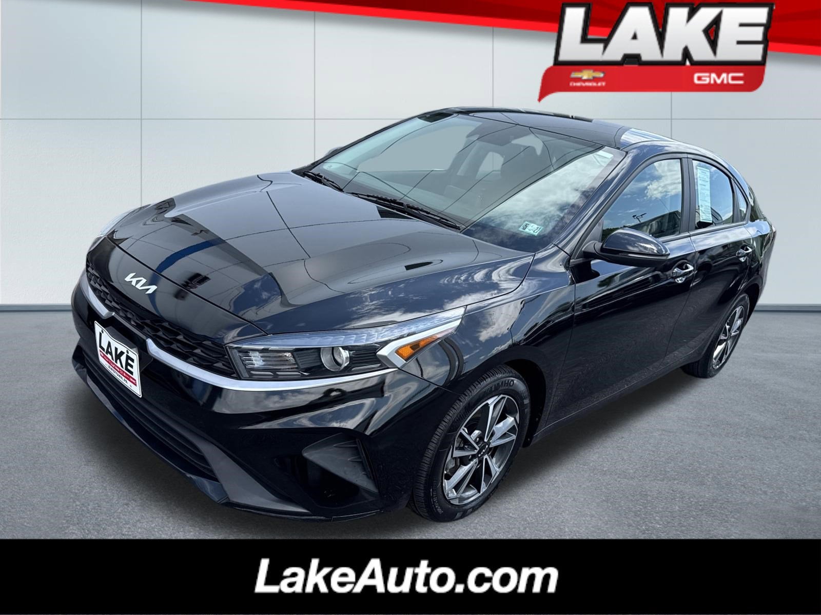2023 Kia Forte LXS AT's photo