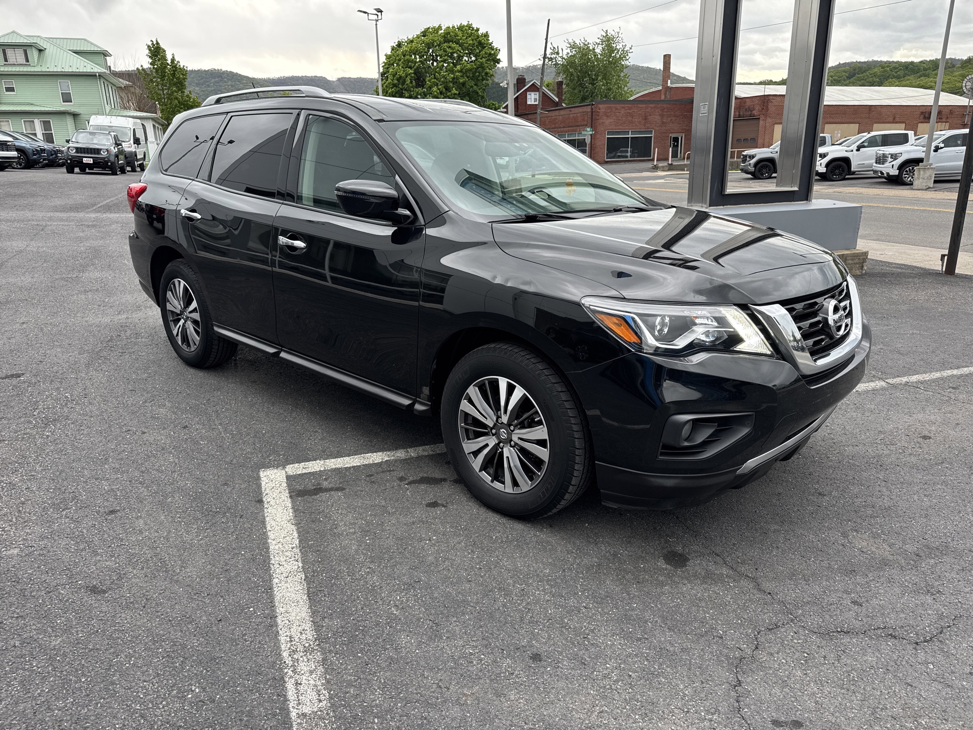 2017 Nissan PATHFINDER SV