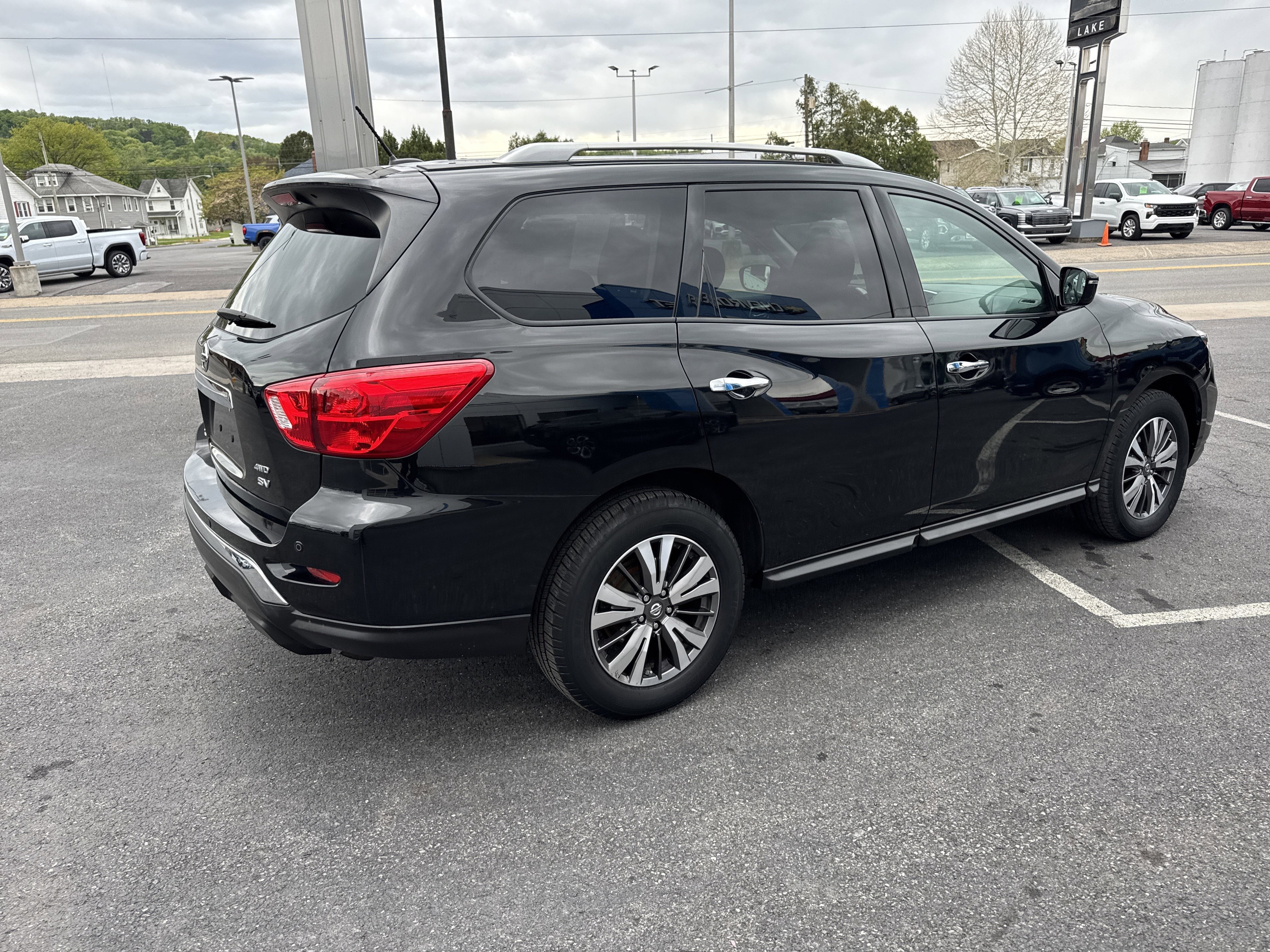 2017 Nissan PATHFINDER SV