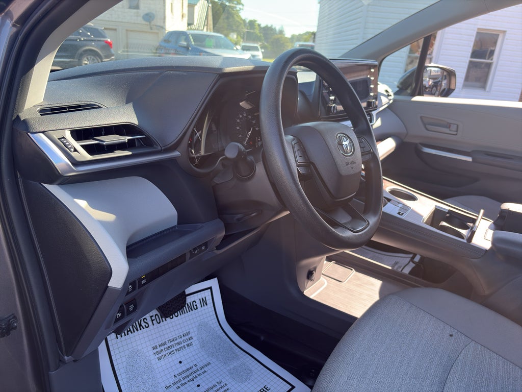 2024 Toyota Sienna LE