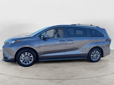 2024 Toyota Sienna LE