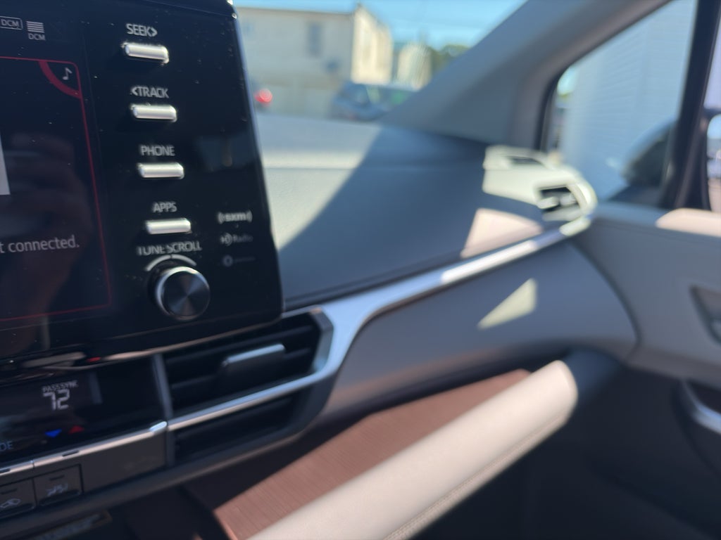 2024 Toyota Sienna LE
