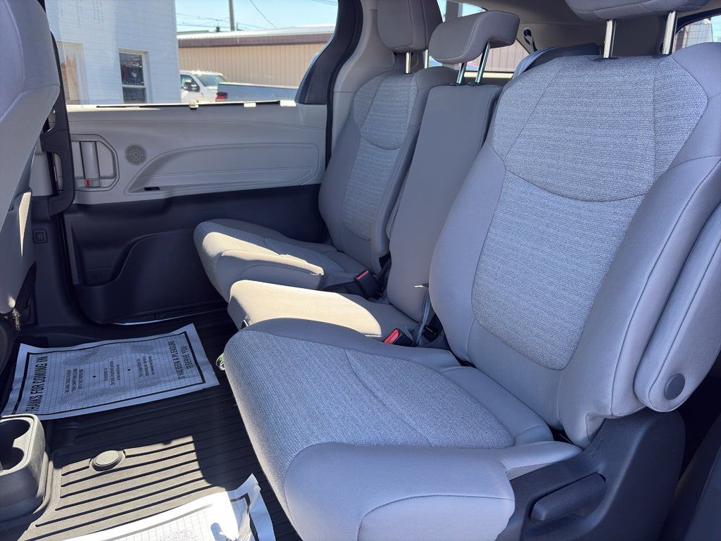 2024 Toyota Sienna LE
