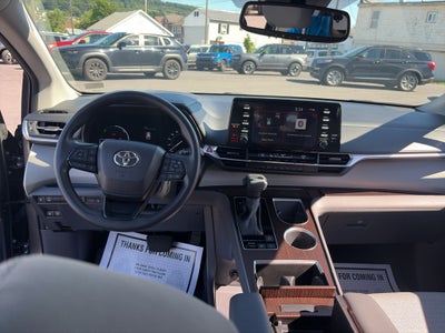 2024 Toyota Sienna LE