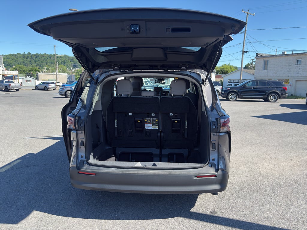 2024 Toyota Sienna LE
