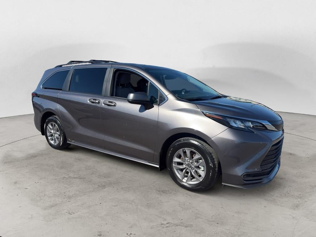 2024 Toyota Sienna LE