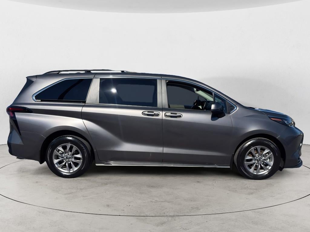 2024 Toyota Sienna LE