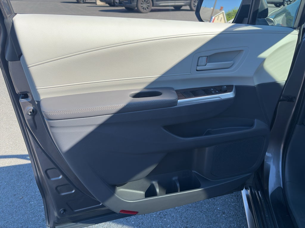 2024 Toyota Sienna LE